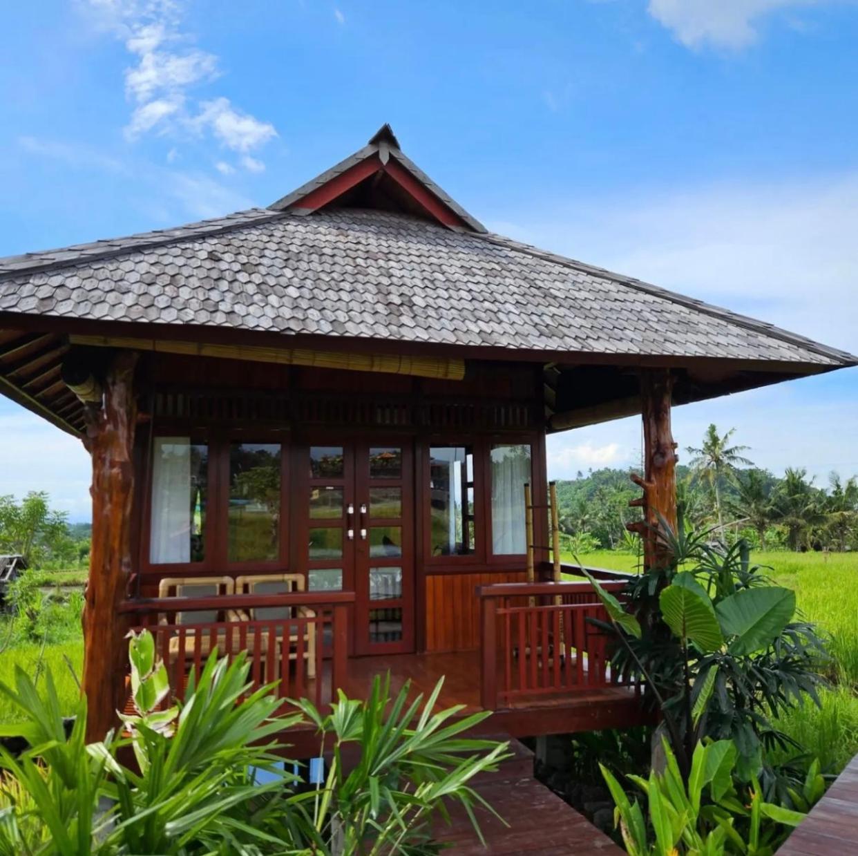 Cottage with Garden View - Photo 2