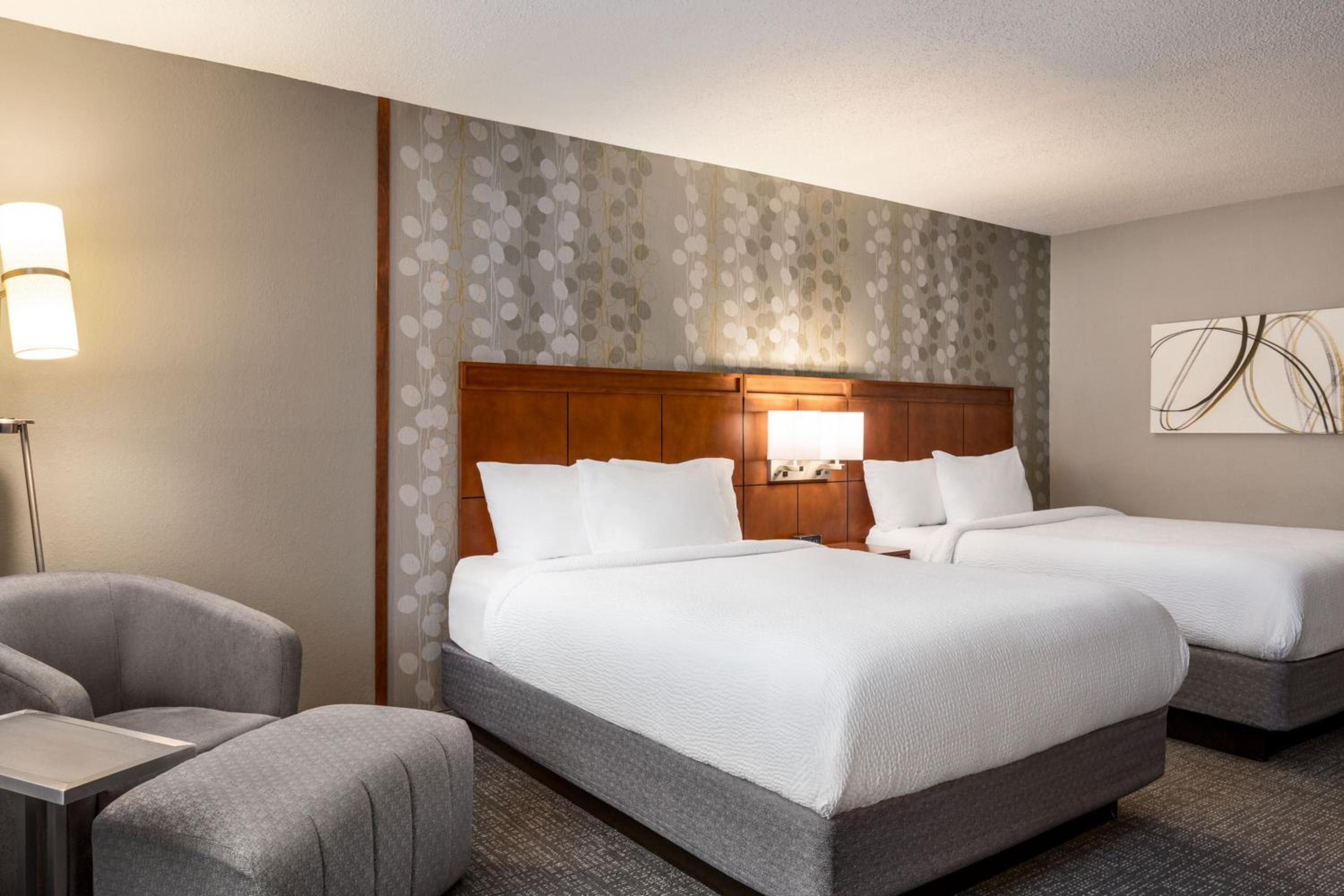 Double Room with Two Double Beds - Photo 7