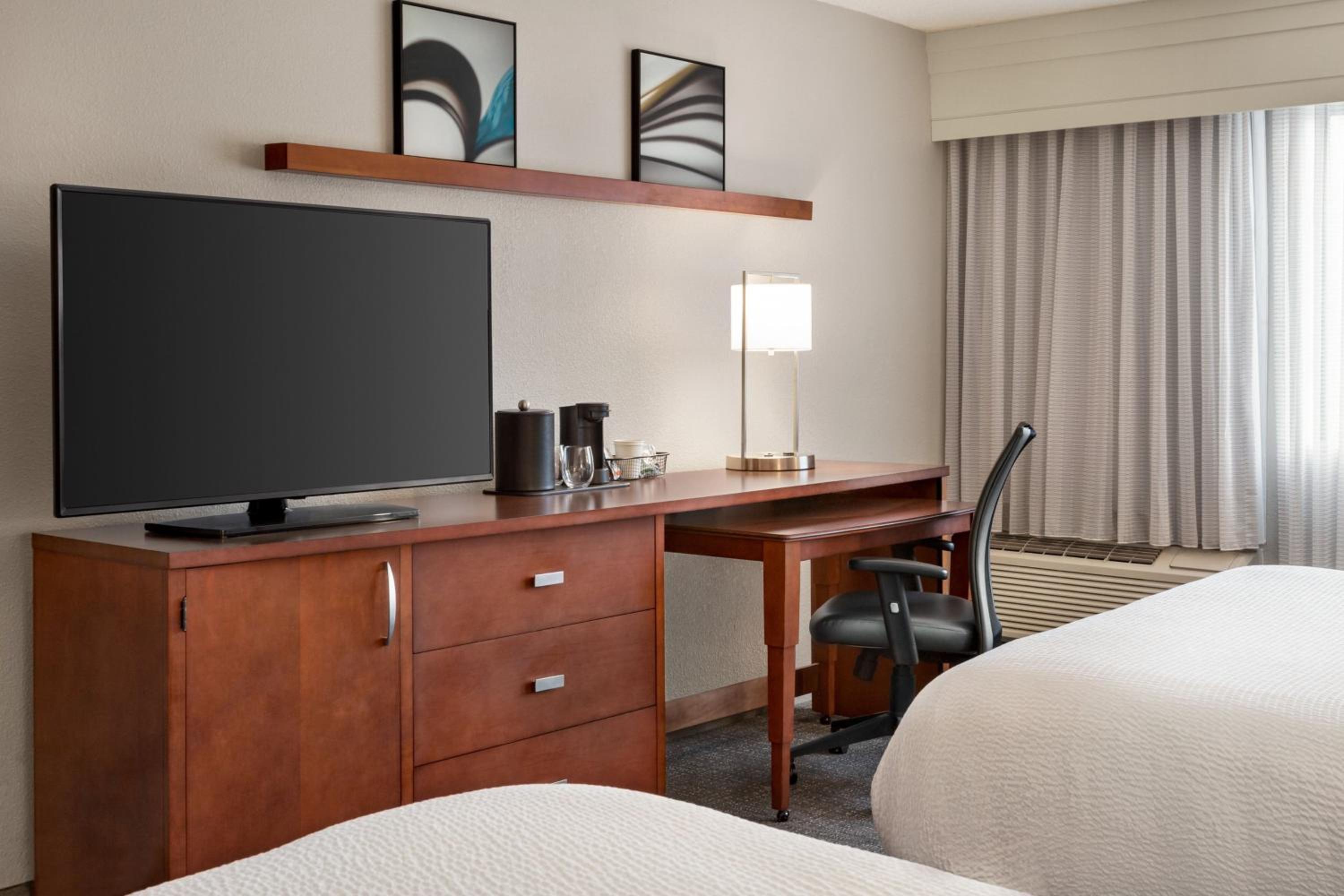 Double Room with Two Double Beds - Photo 6