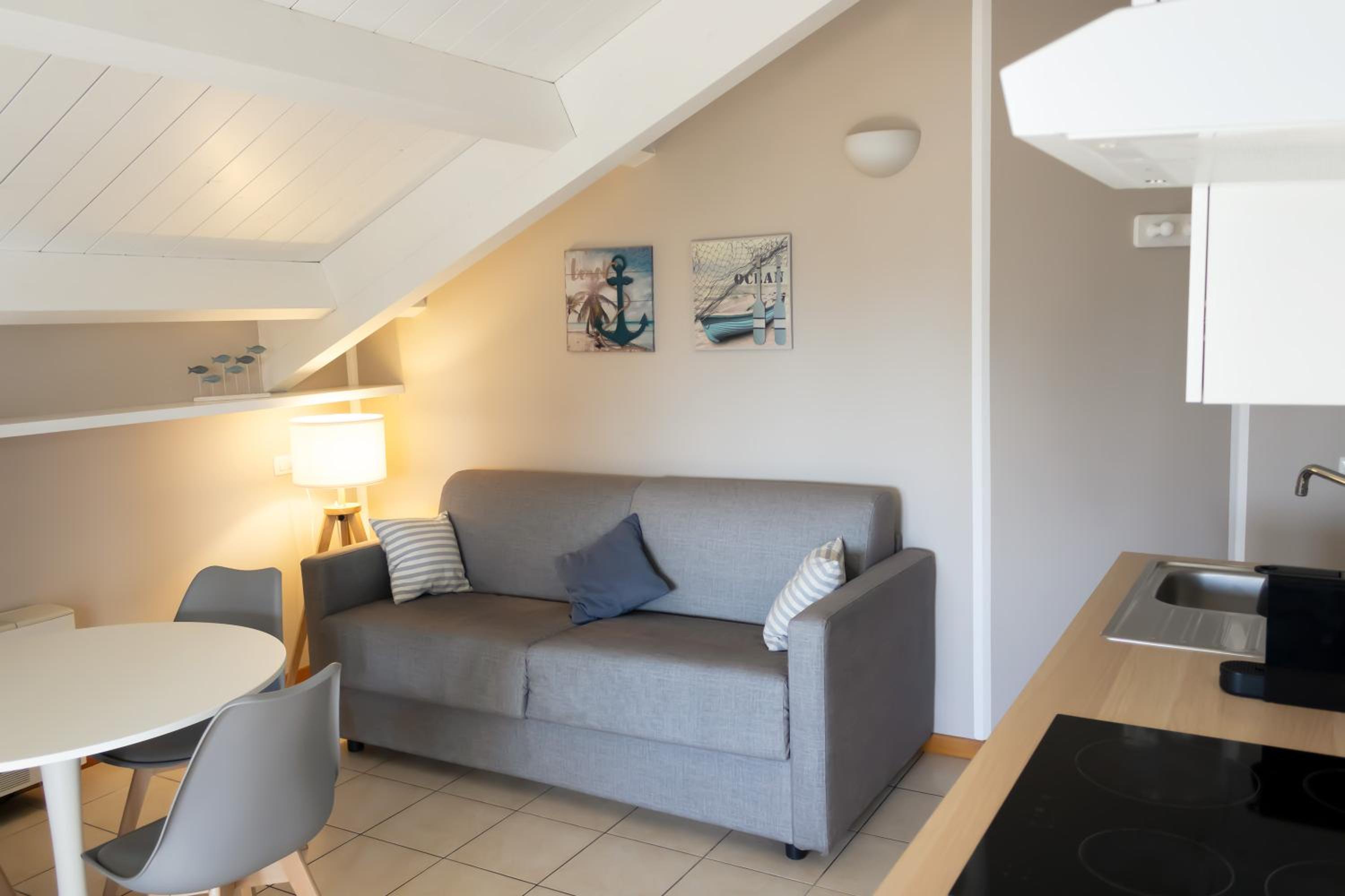 Apartment with Terrace photo 2