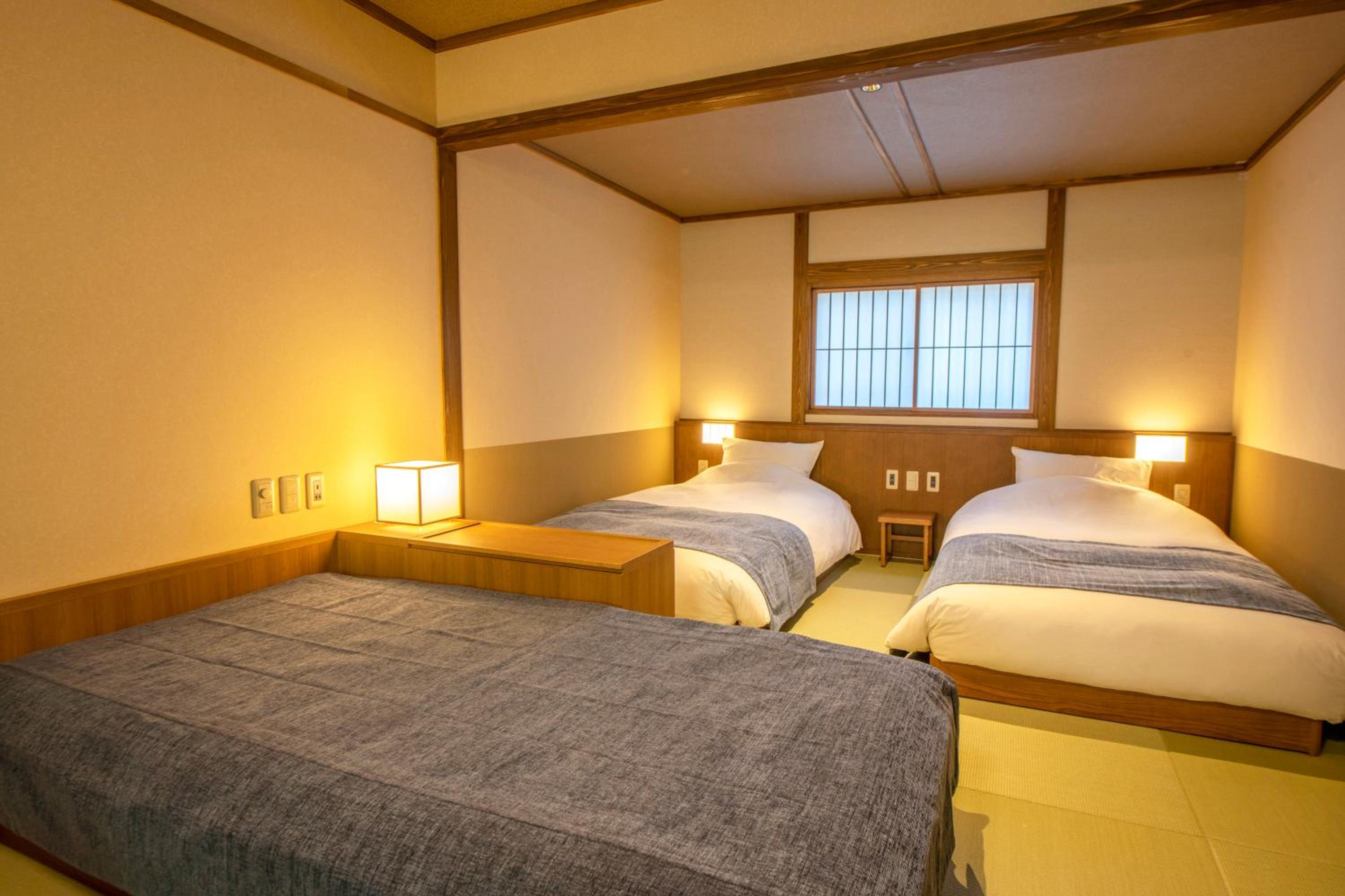 Suite - Photo 1
