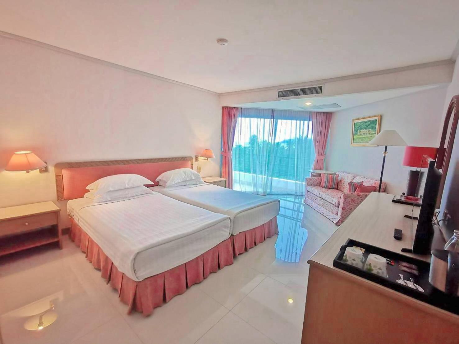 Deluxe Double or Twin Room photo 3