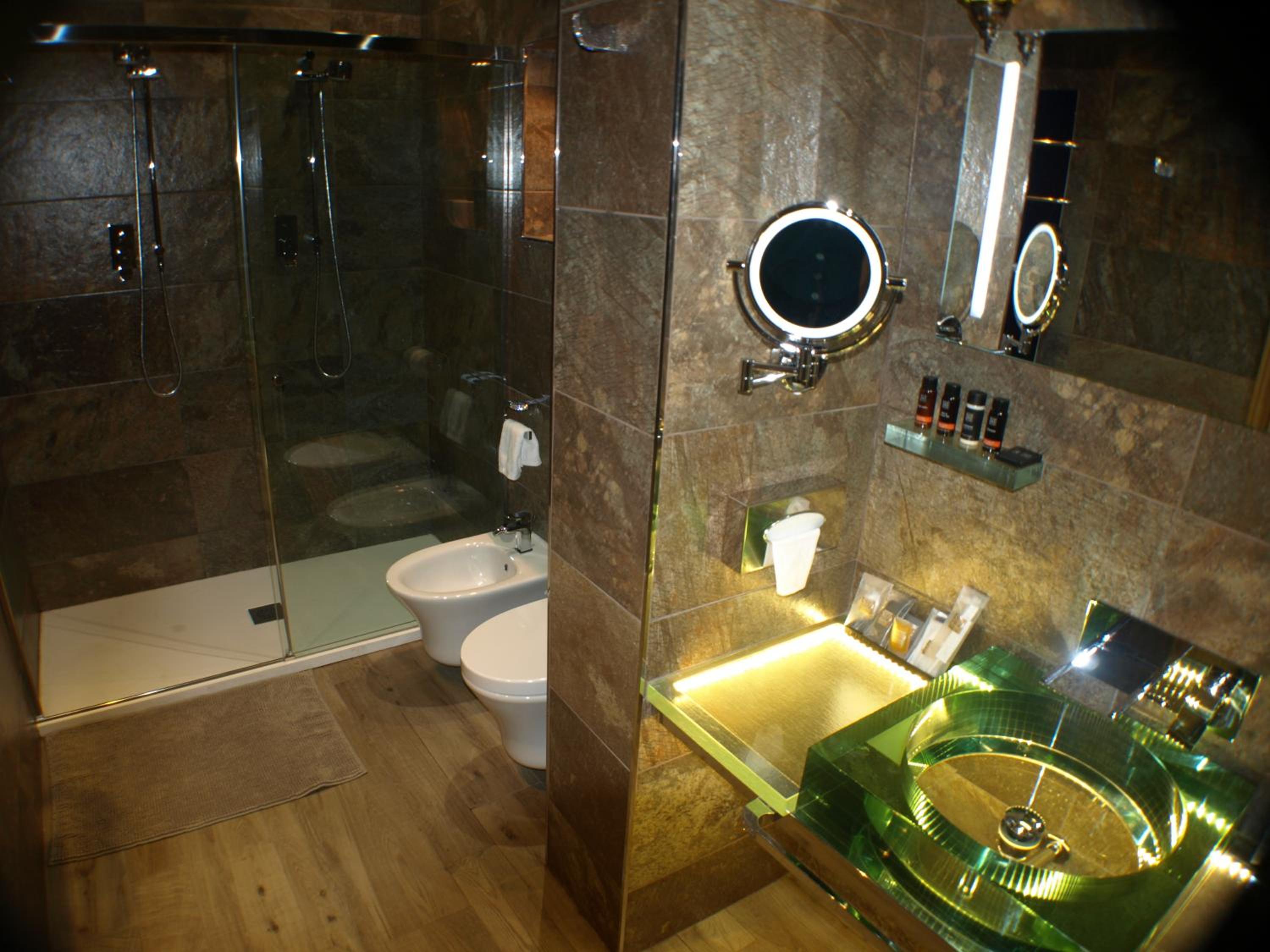 Two-Bedroom House (2-6 Adults) - Photo 147