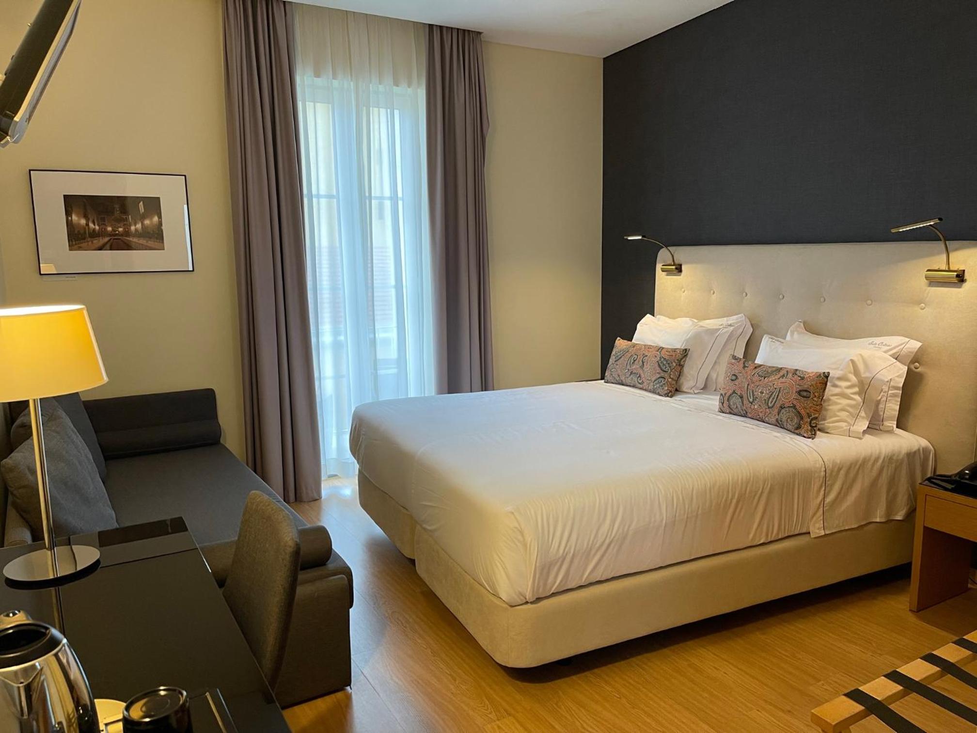 Superior Double Room with Extra Bed - Photo 1