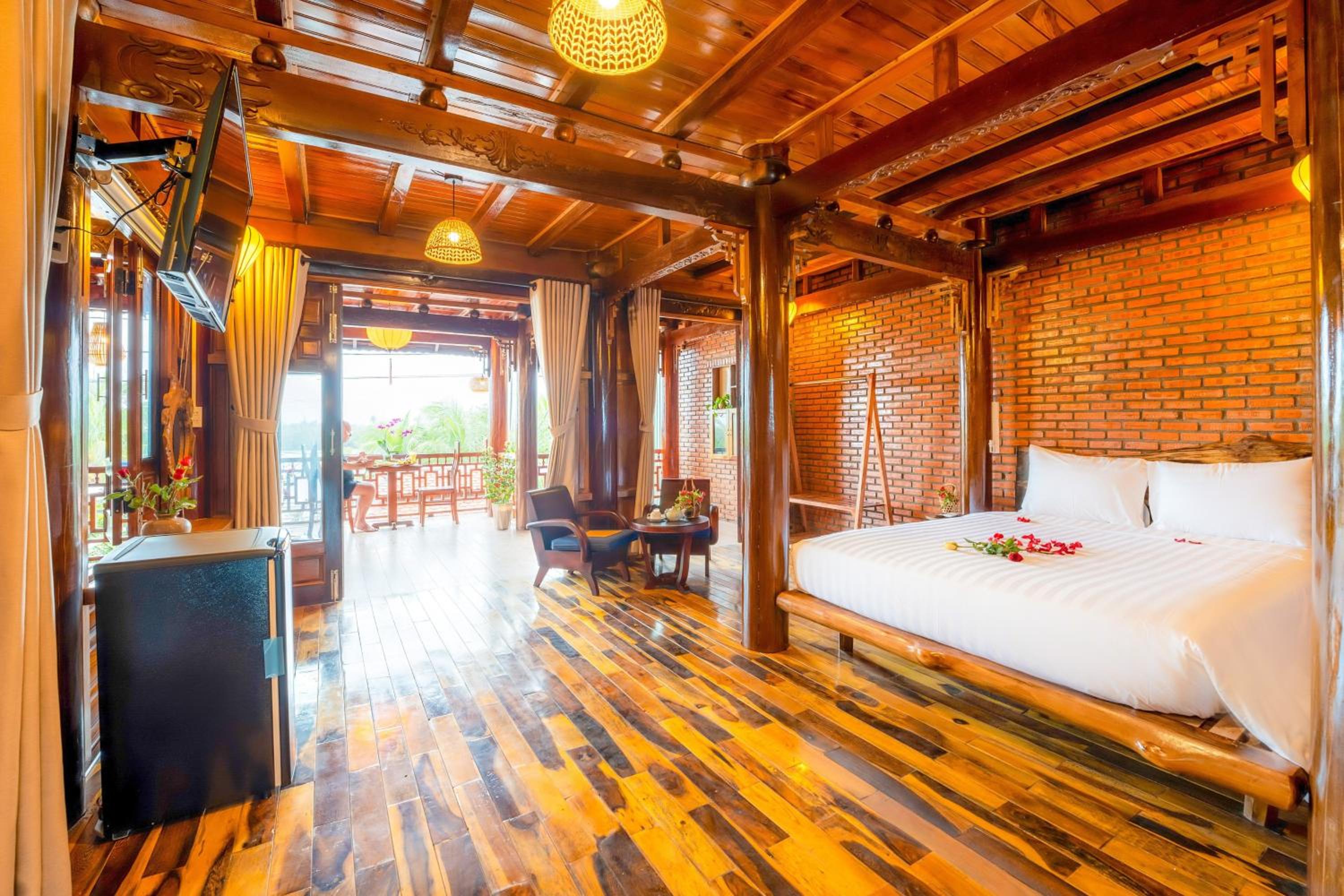 King Room with Balcony
