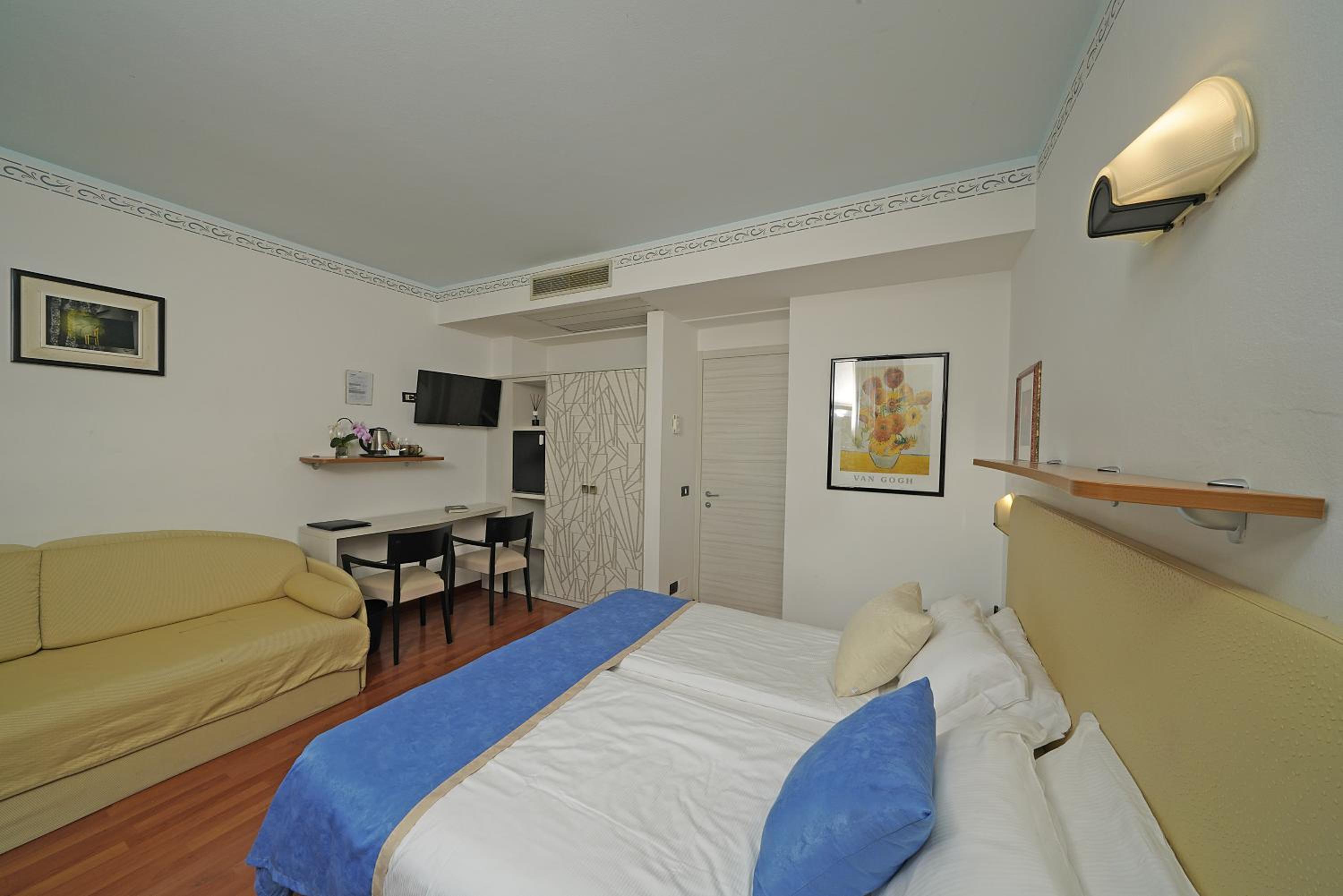 Double Room with Balcony or Terrace and Lake View