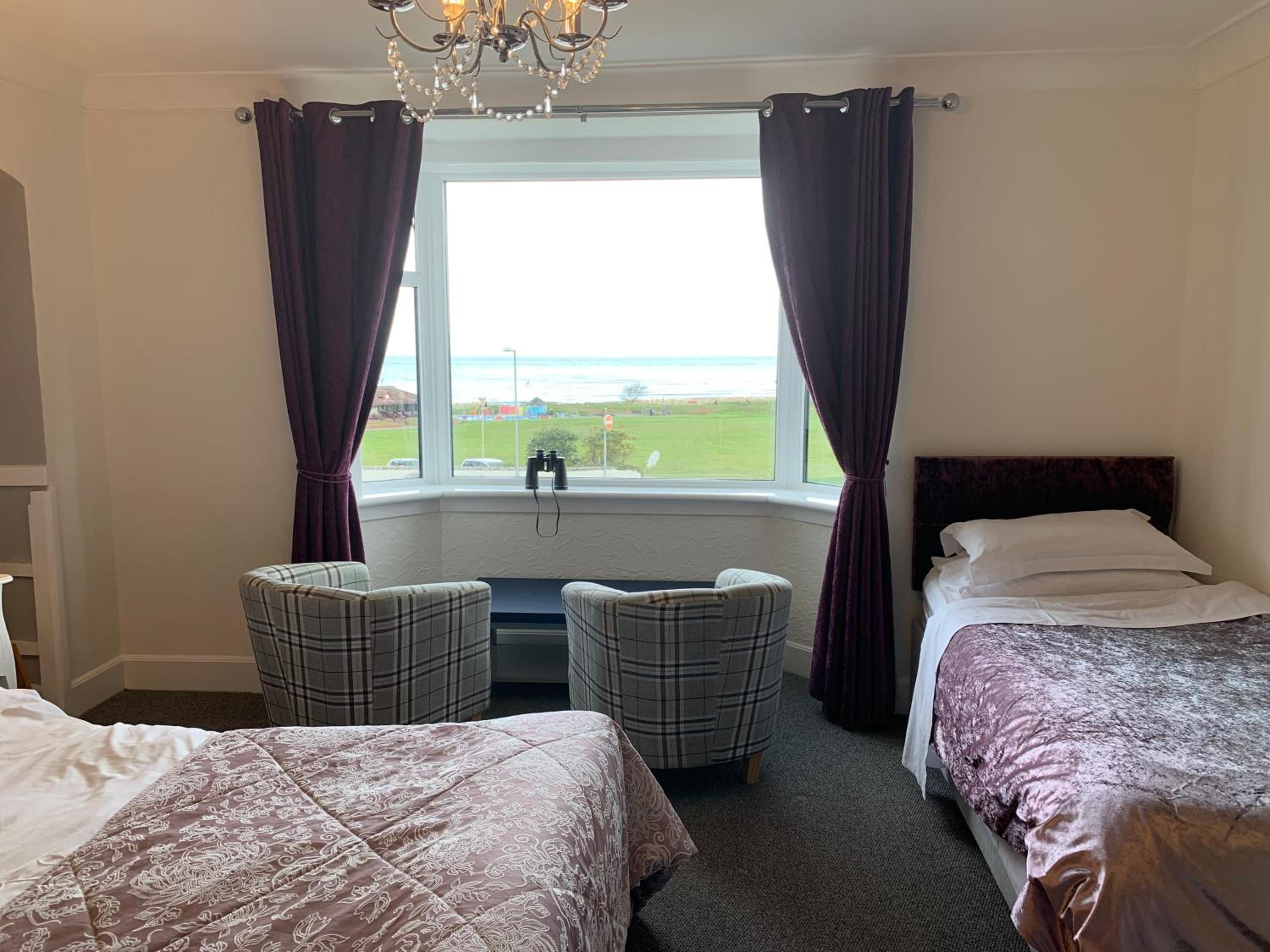 Superior Deluxe Double or Twin Room  photo 3