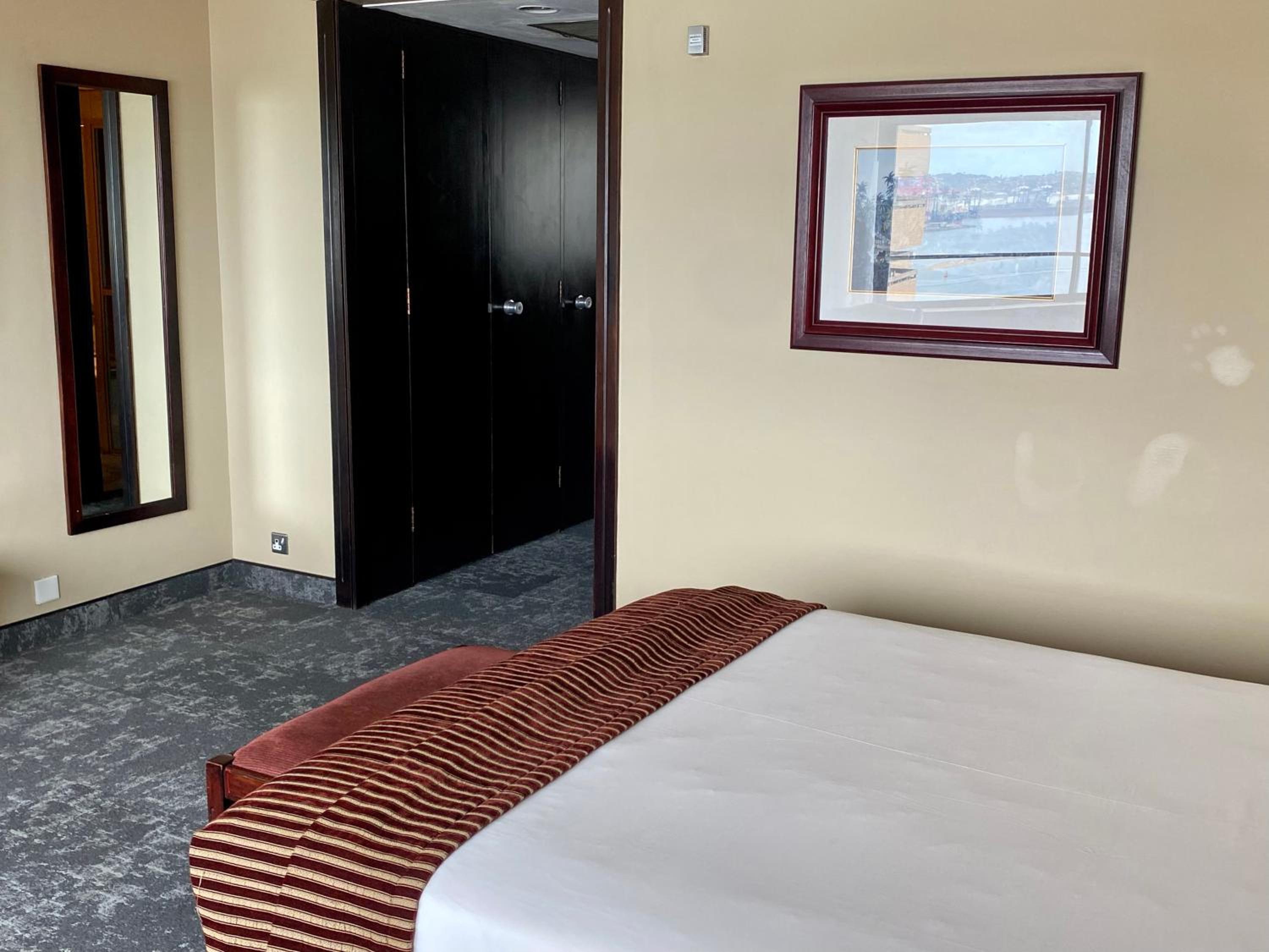 Deluxe Queen Room