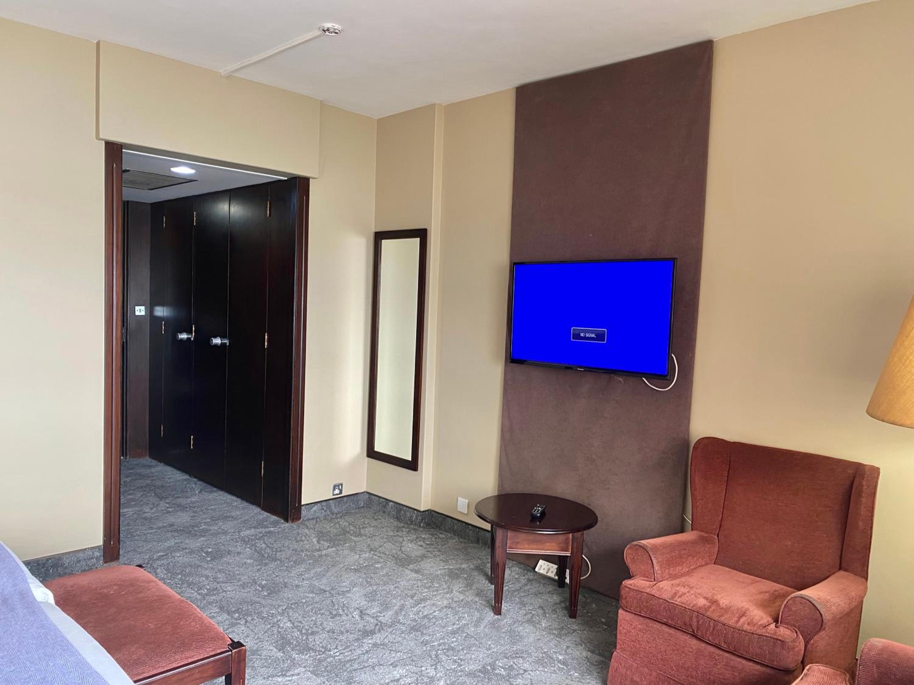 Deluxe Queen Room