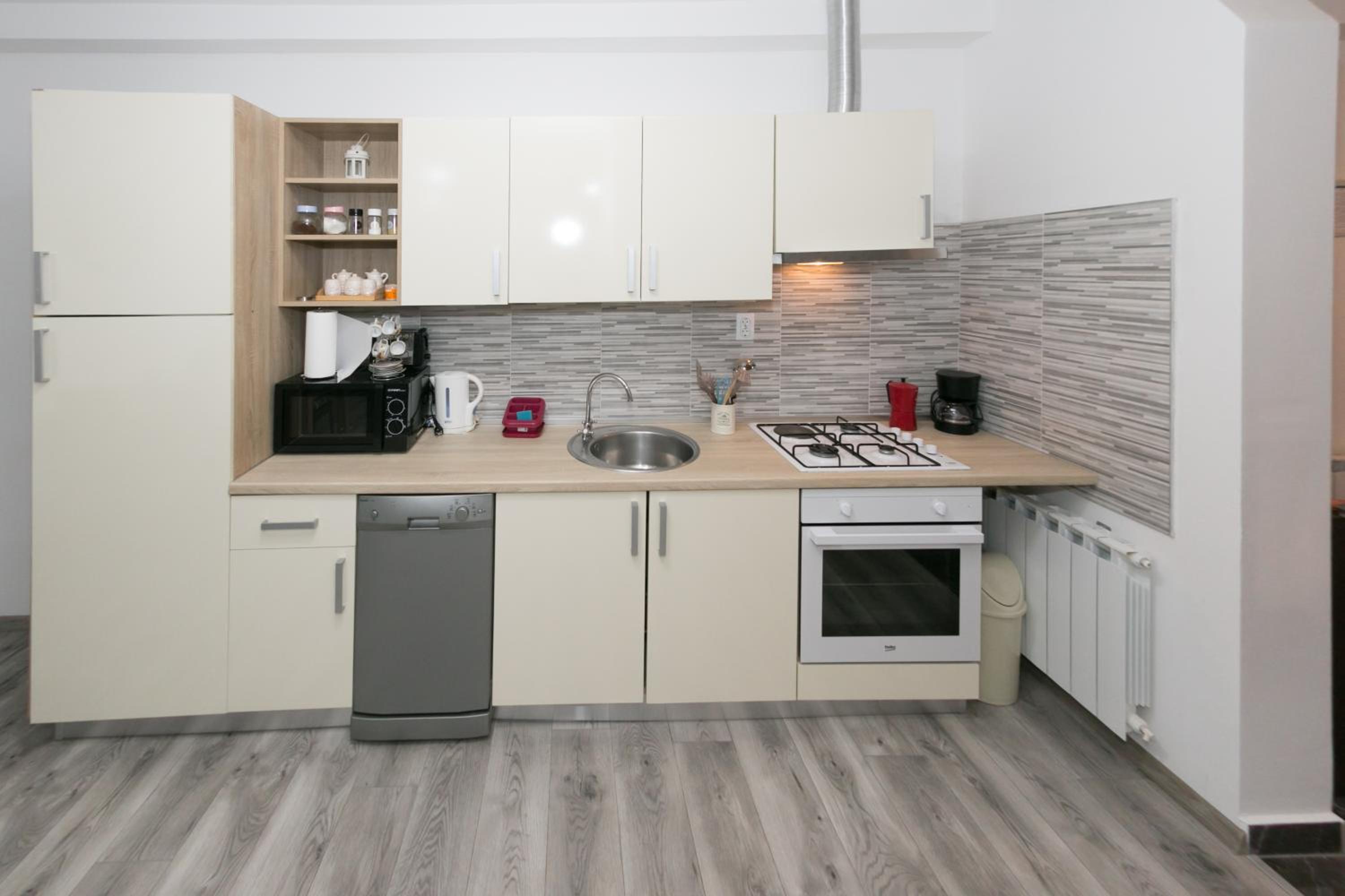 Two Bedroom Apartment with Terrace - Photo 3