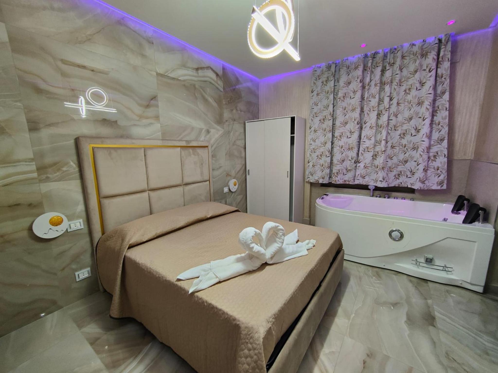 King Suite with Spa Bath photo 3
