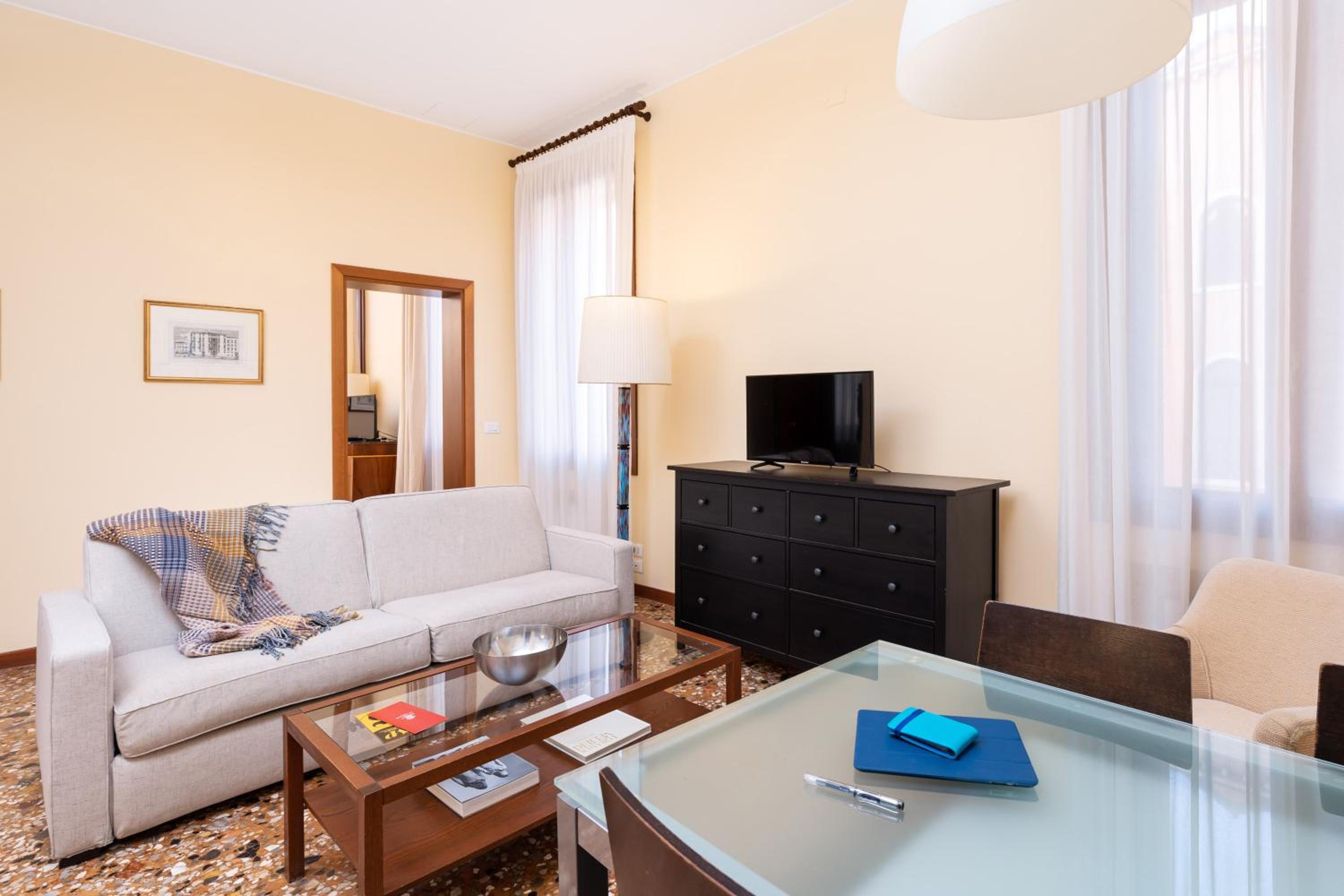 One-Bedroom Apartment (4 Adults) photo 1