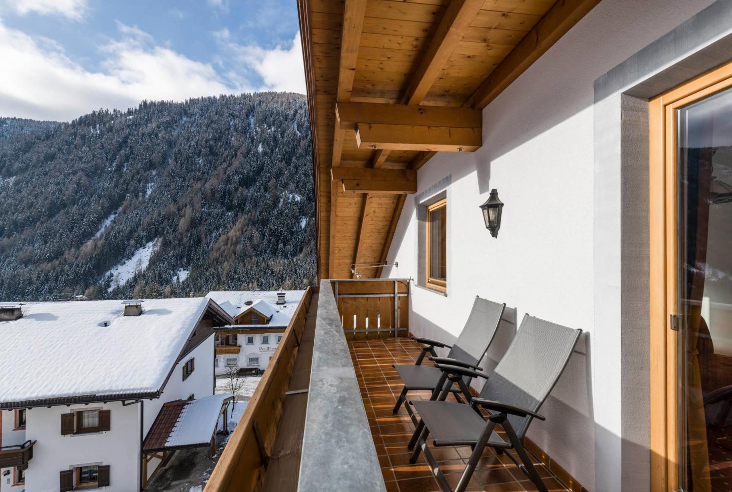 Suite with Balcony - Photo 7
