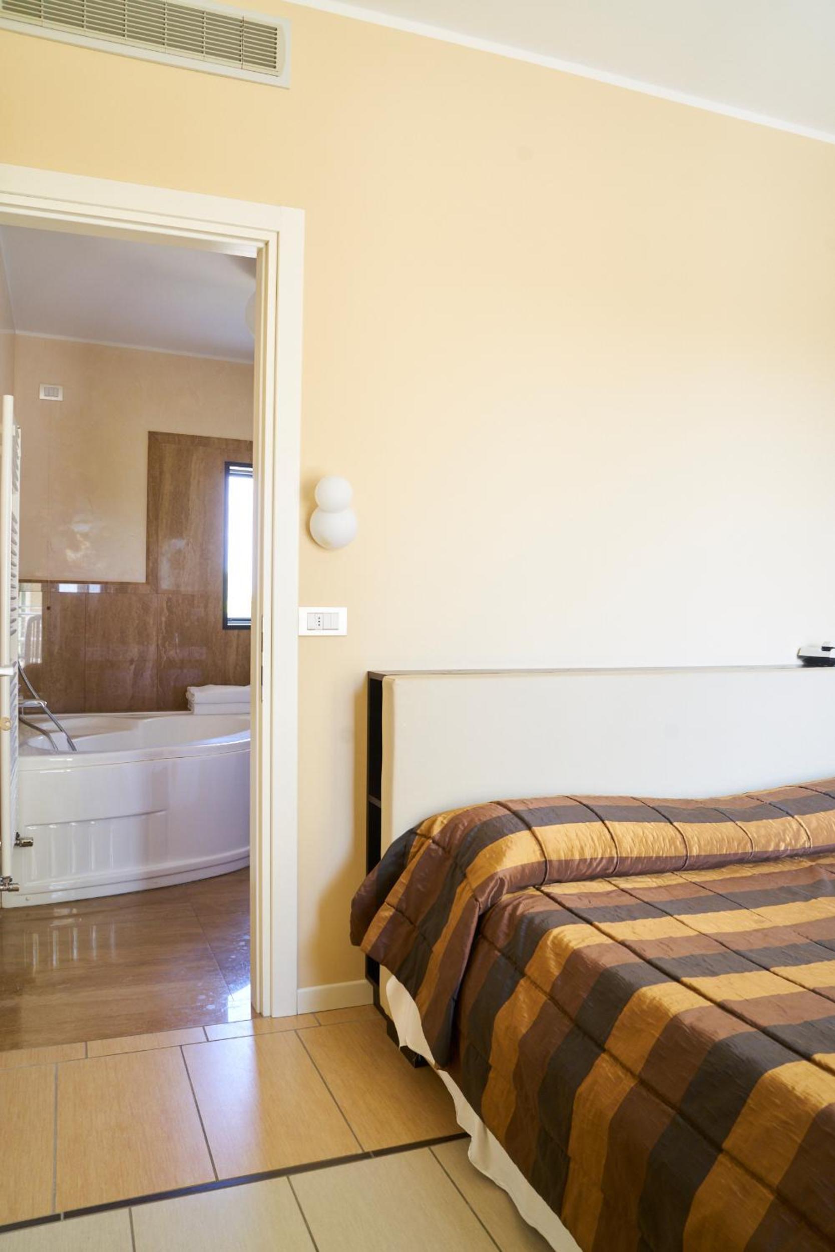 Deluxe Apartment photo 2
