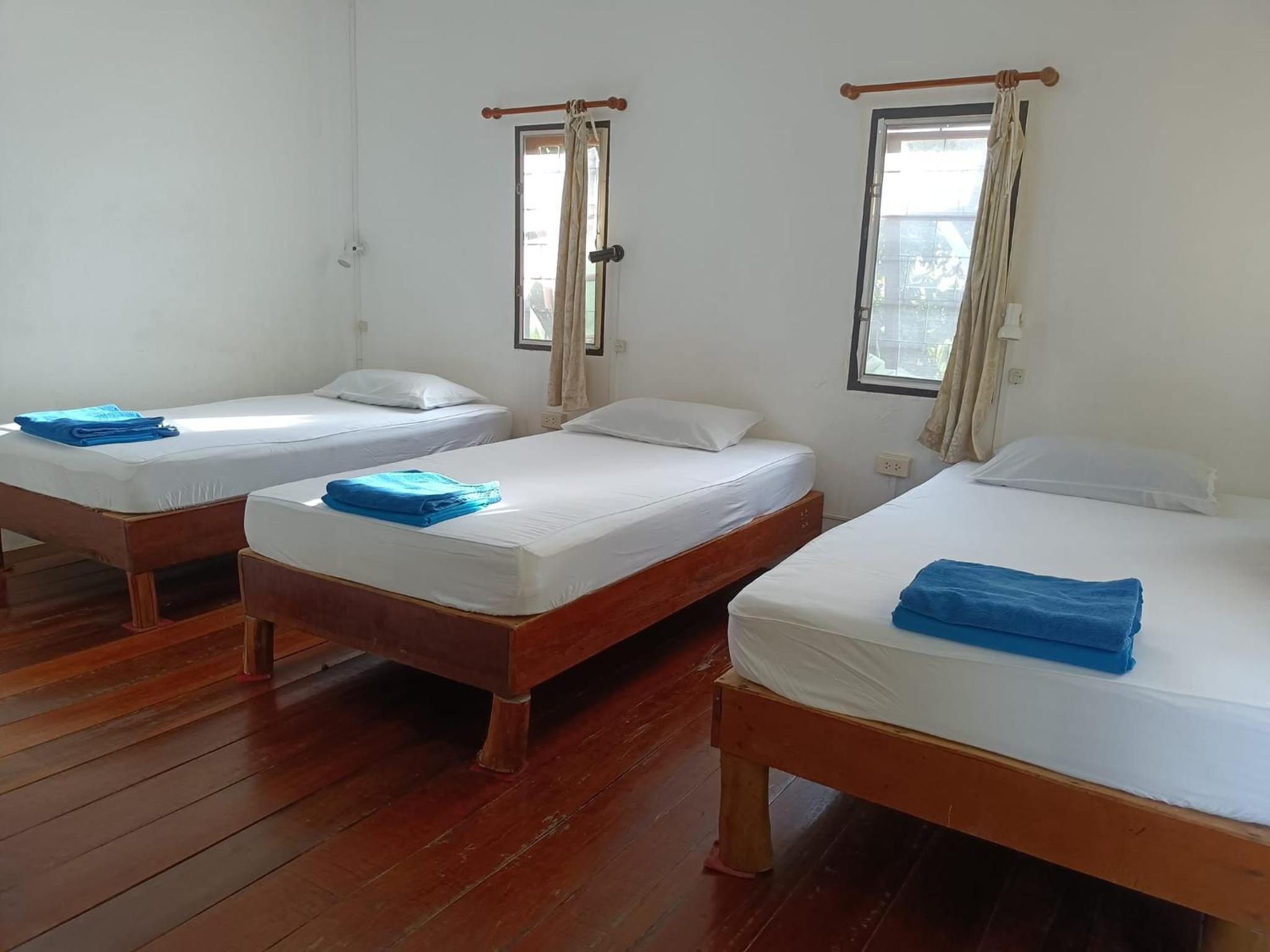 Bungalow Triple Room with Fan photo 2
