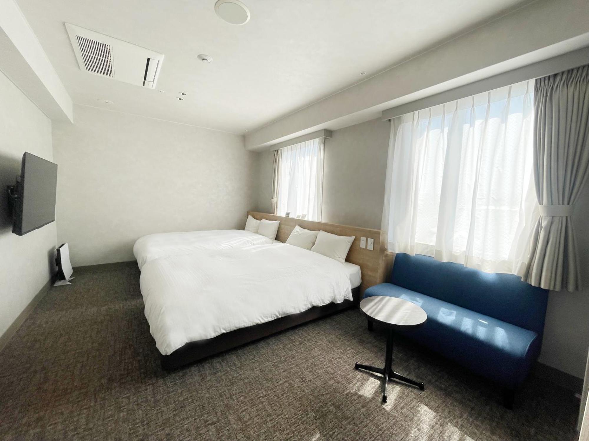 Twin Room with Lake View - Photo 1