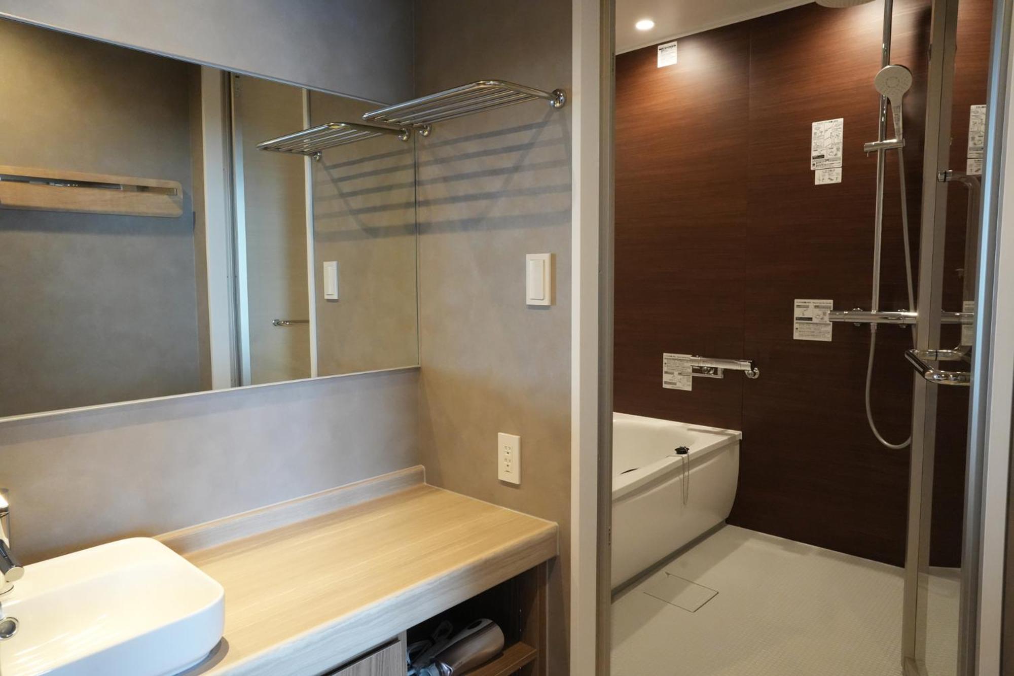 Twin Room with Lake View - Photo 2