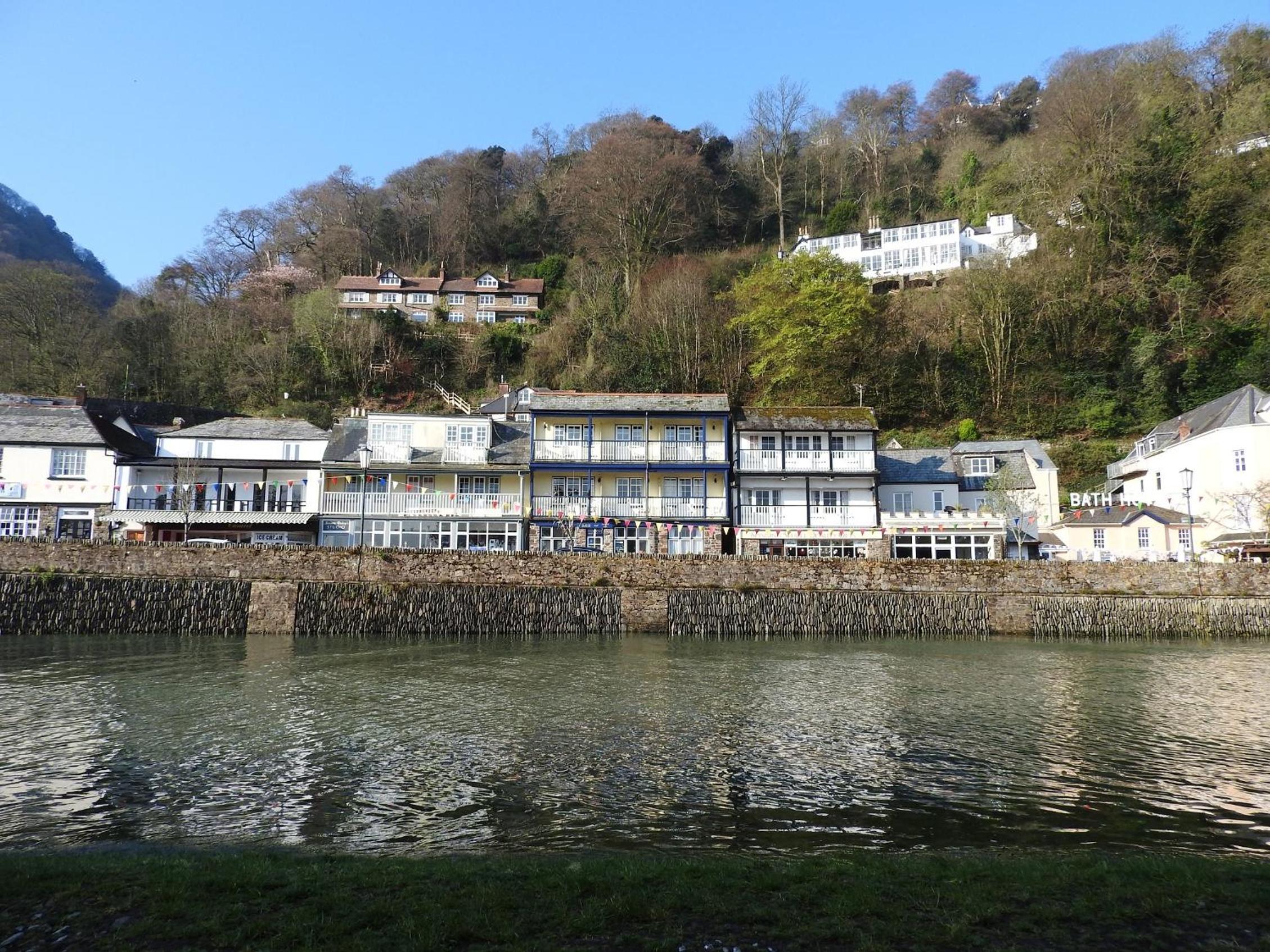 Large Double Room with Sea View - Photo 11