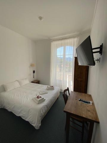 Economic Double Room with Pool view photo 1