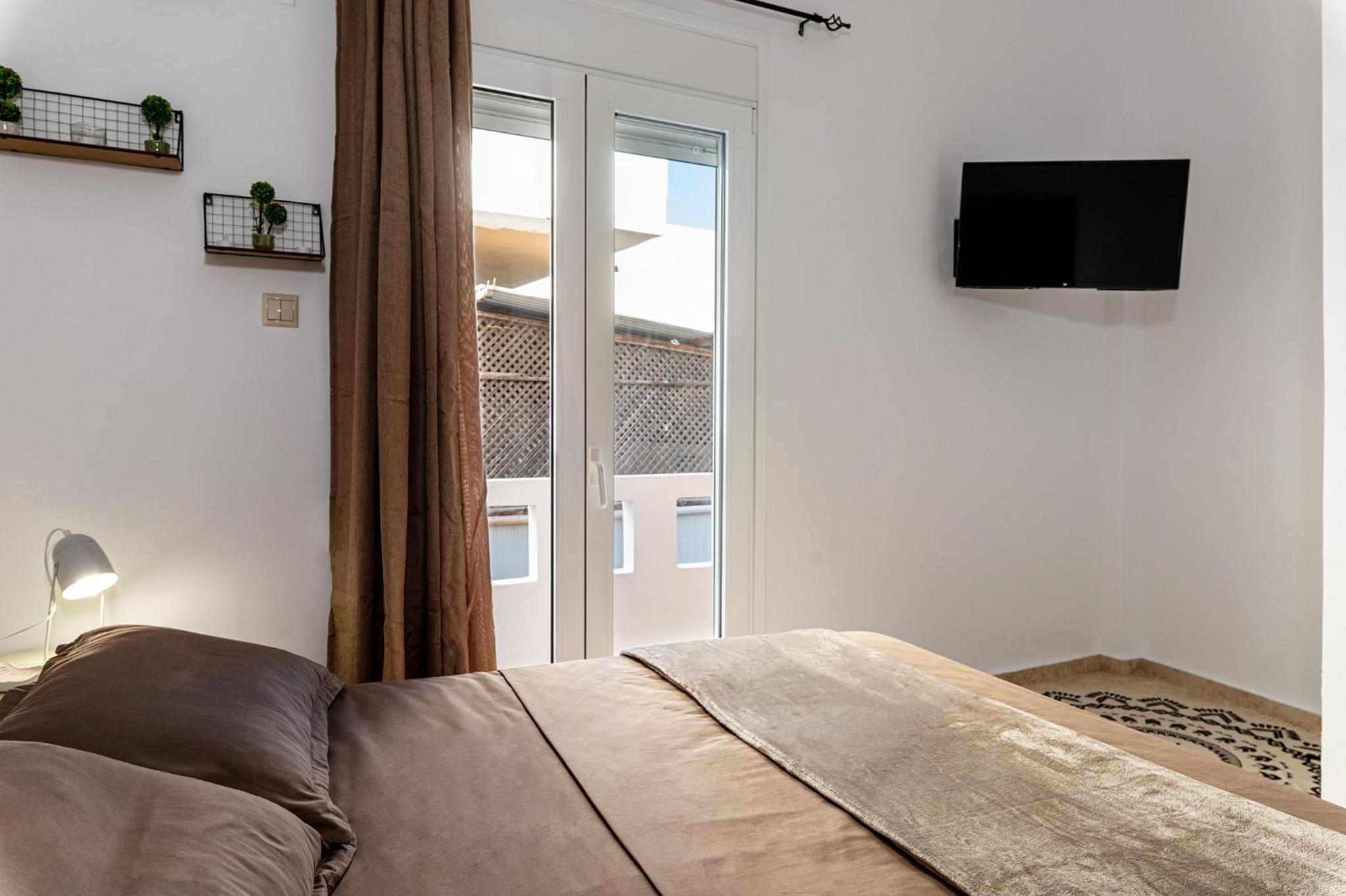 One-Bedroom Apartment photo 1