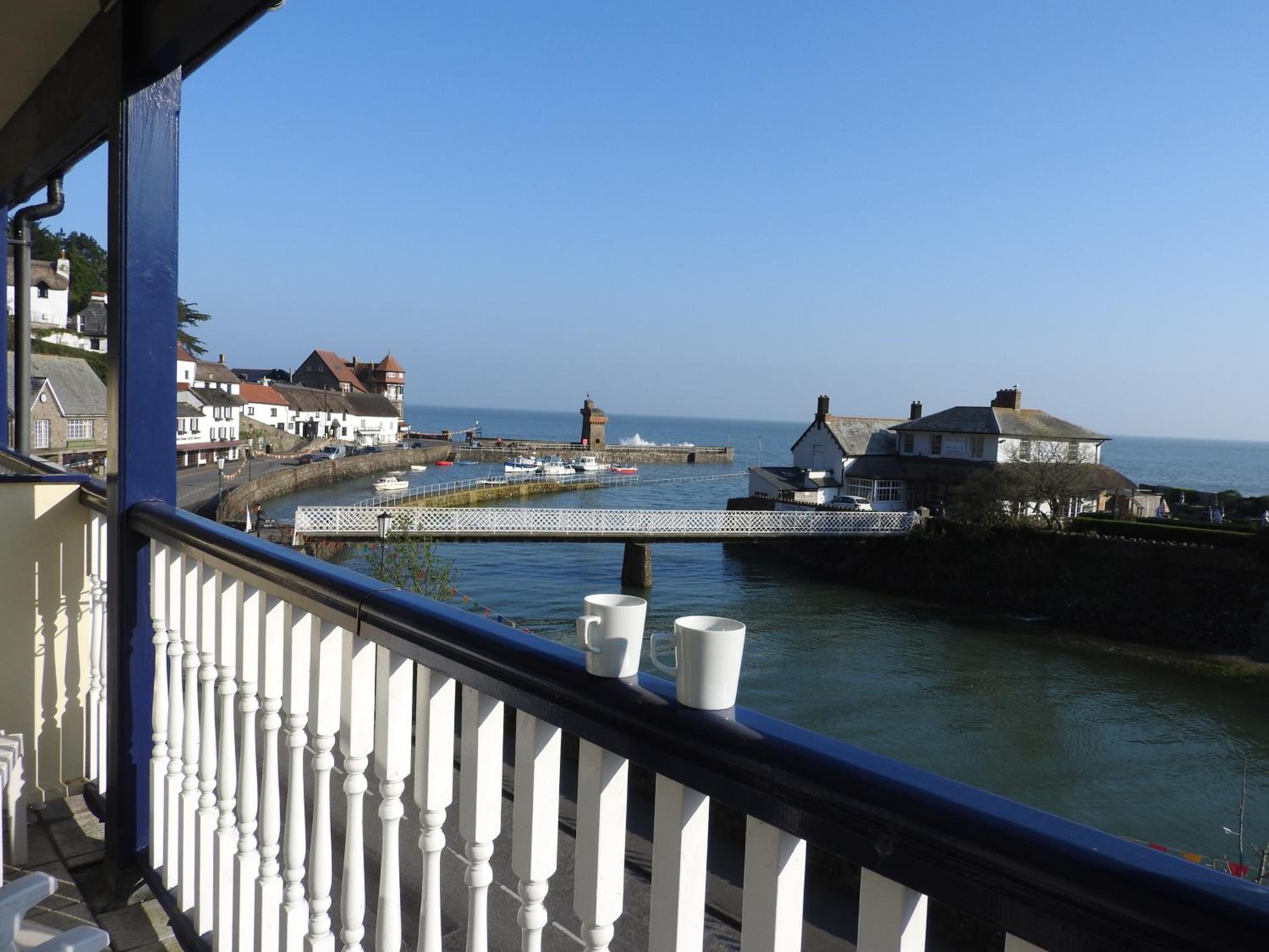 Large Double Room with Sea View - Photo 2