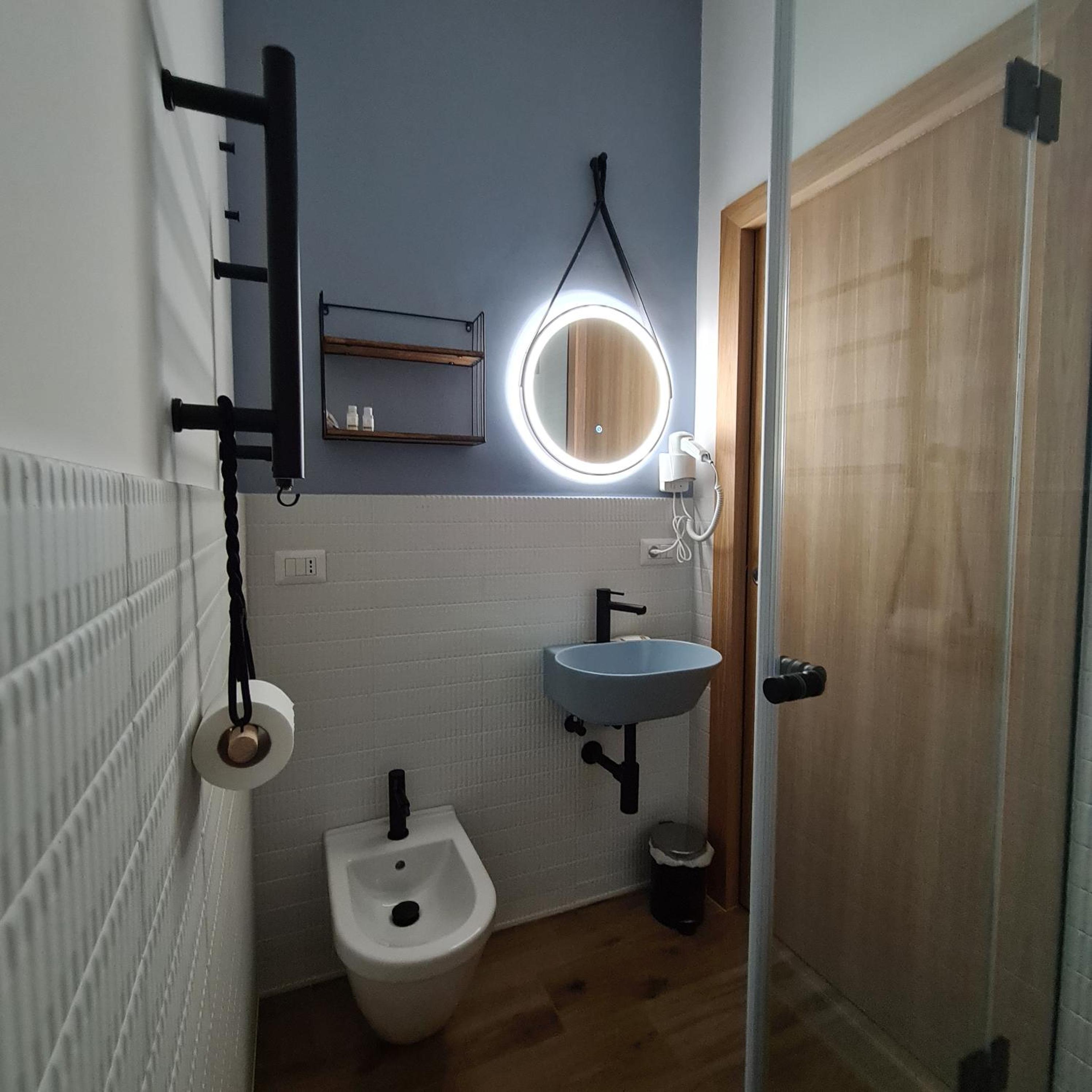Double or Twin Room with Private Bathroom photo 3