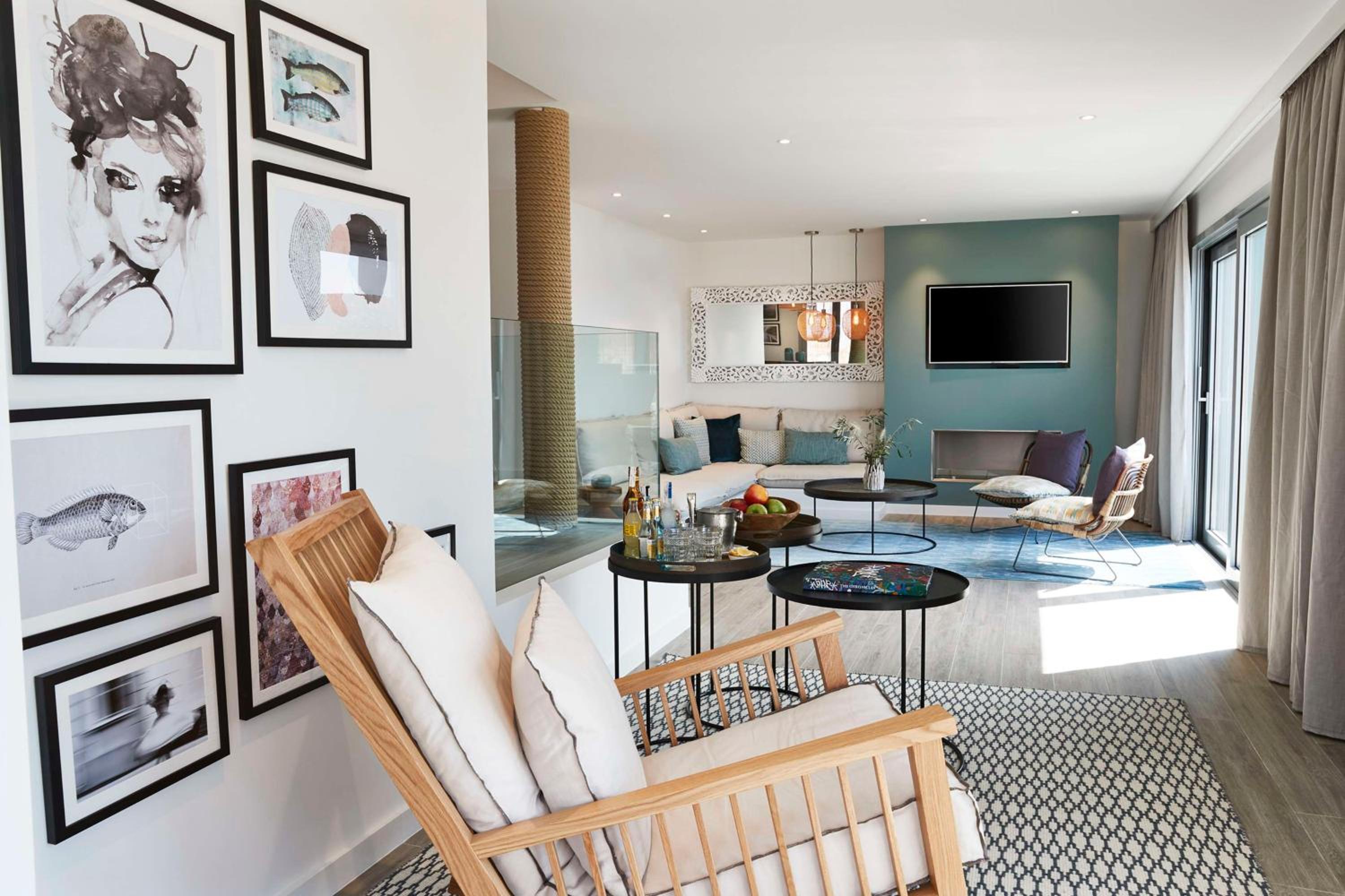 Suite dúplex de lujo con piscina y vista al mar