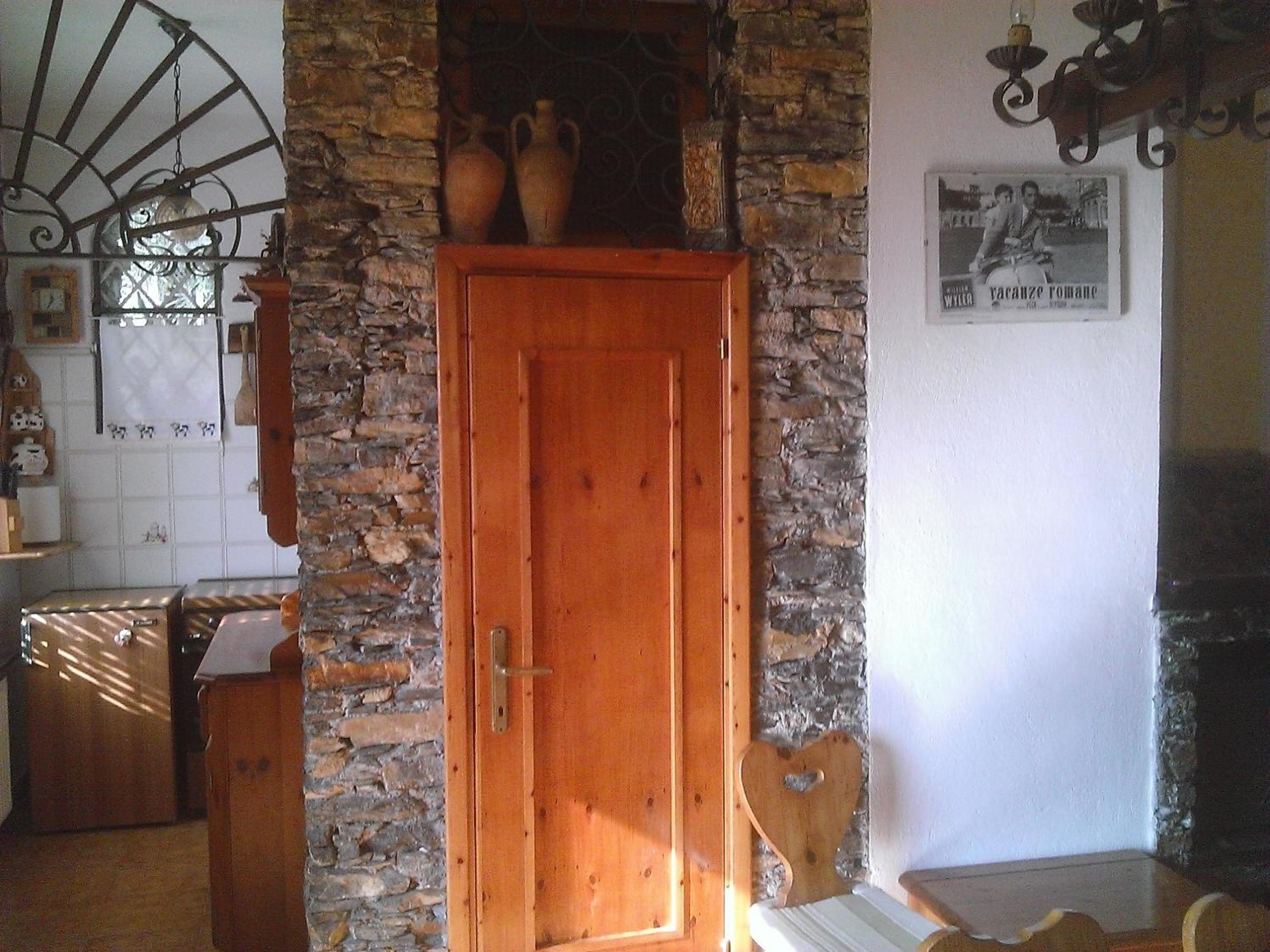 One-Bedroom House - Photo 5