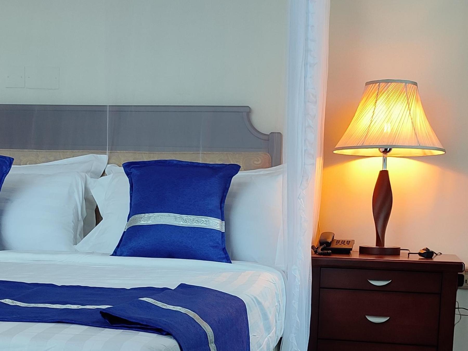 Deluxe Room with Windows