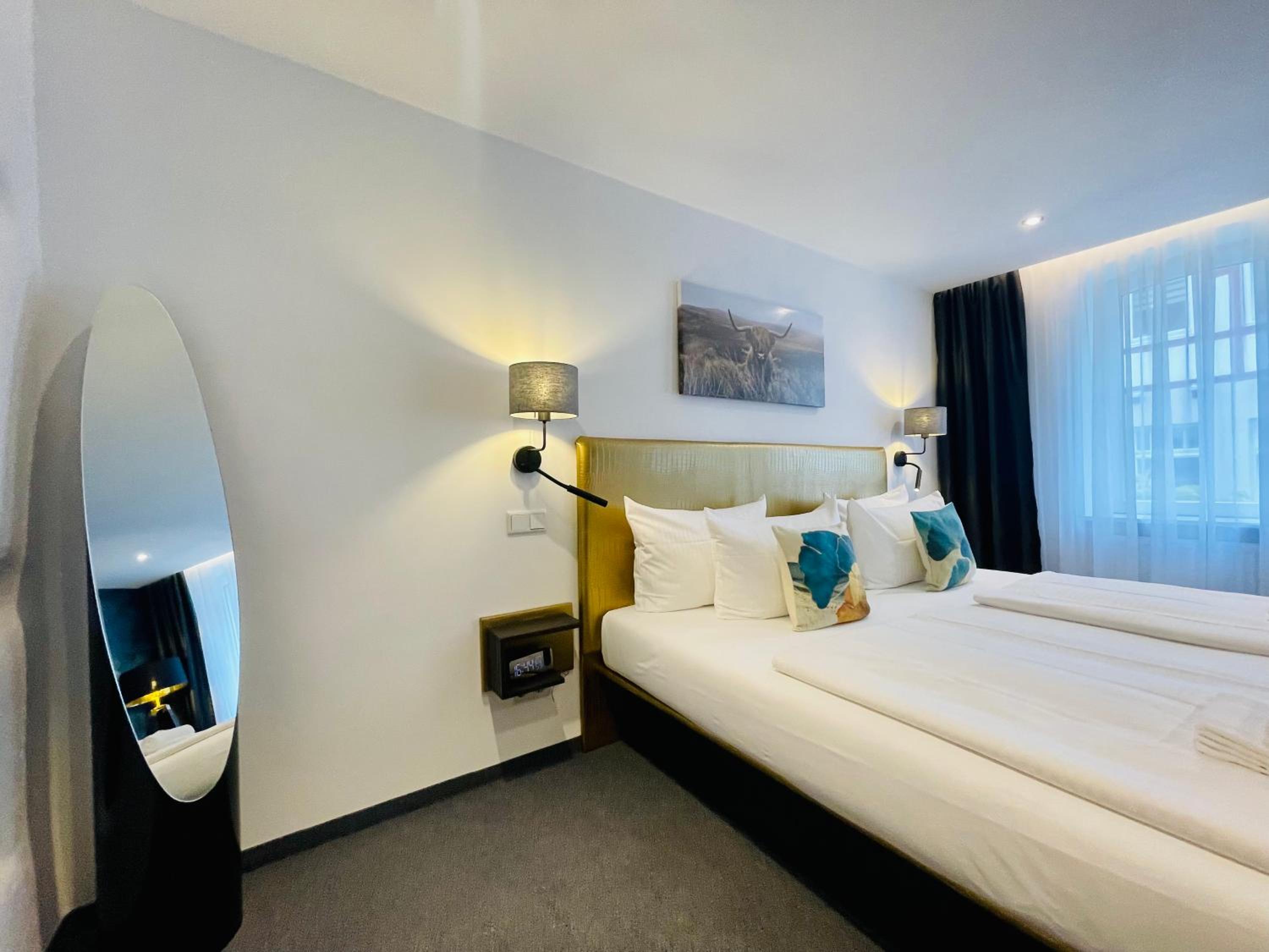 Deluxe Double Room - Photo 23