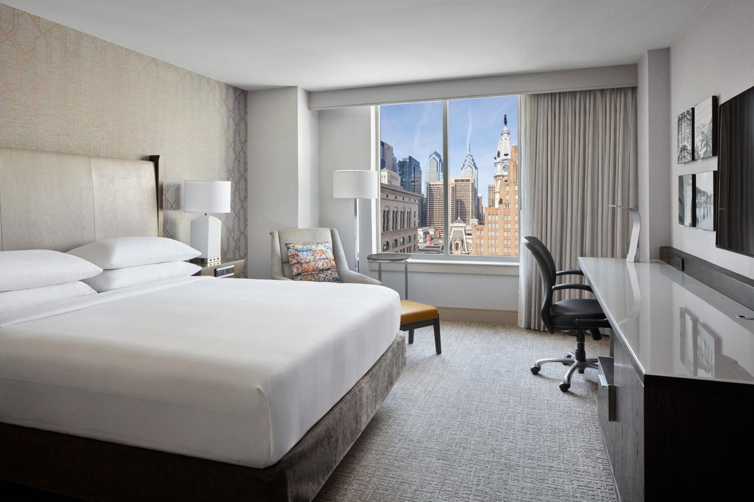 King Room with Concierge Lounge Access and Tub - Mobility and Hearing Accessible