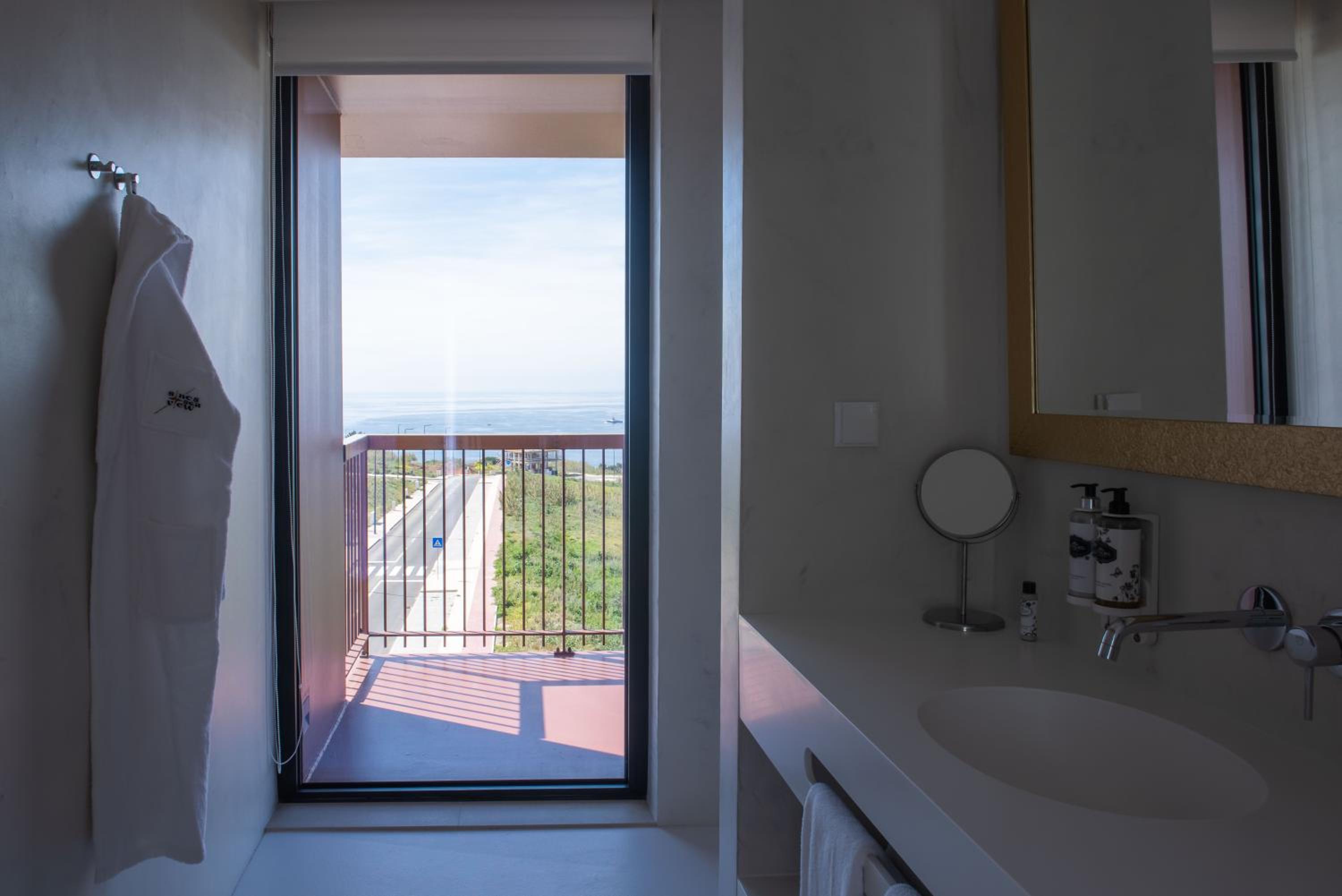 Suite with Sea View - Photo 6