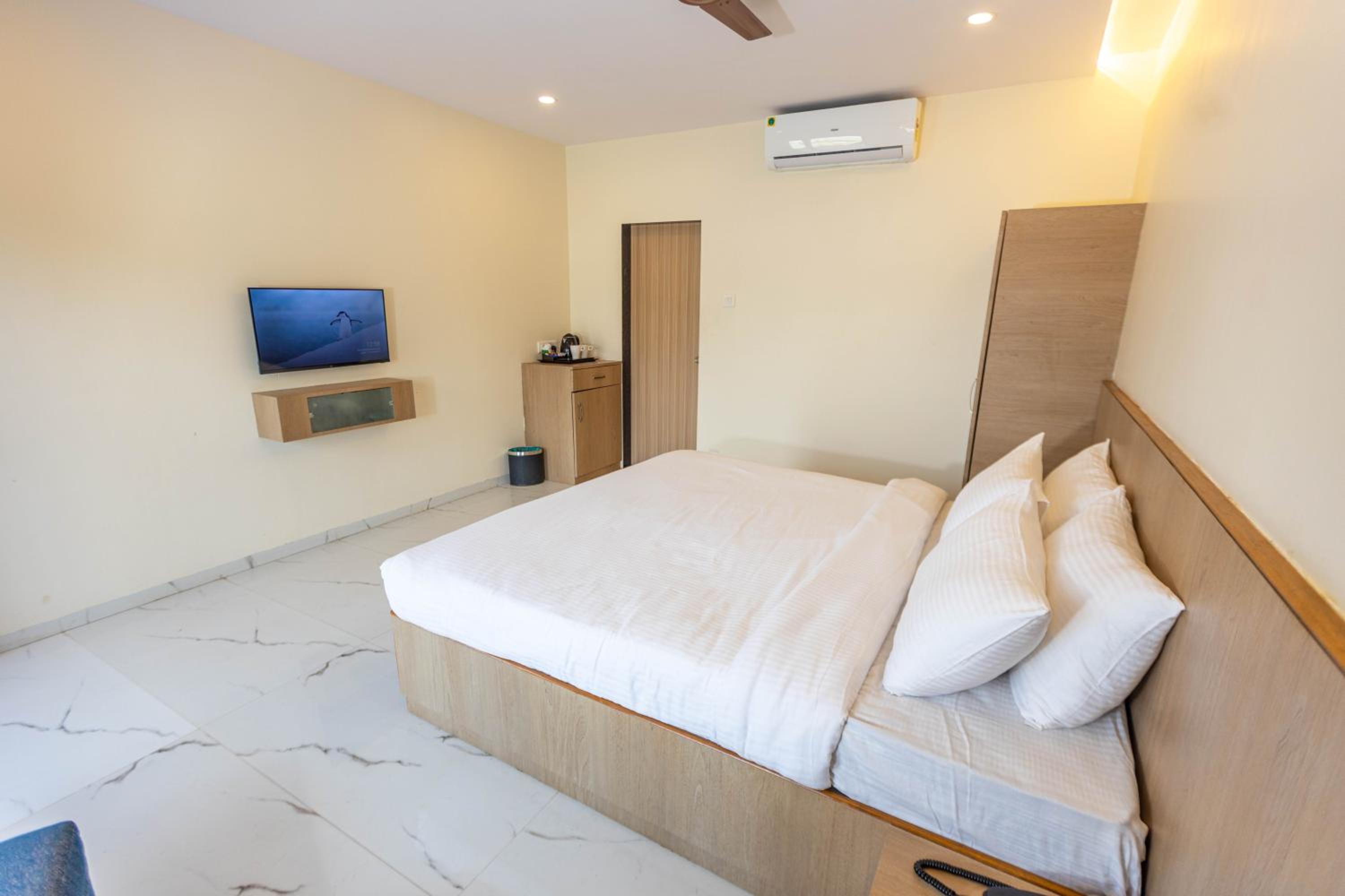 Double Room with Mountain View - Photo 6