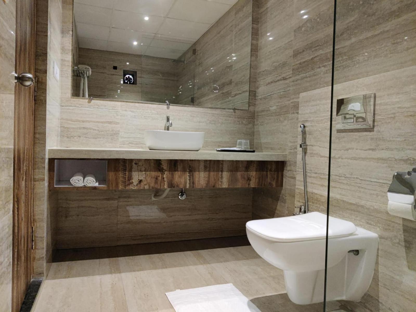 Standard King Room - Photo 3