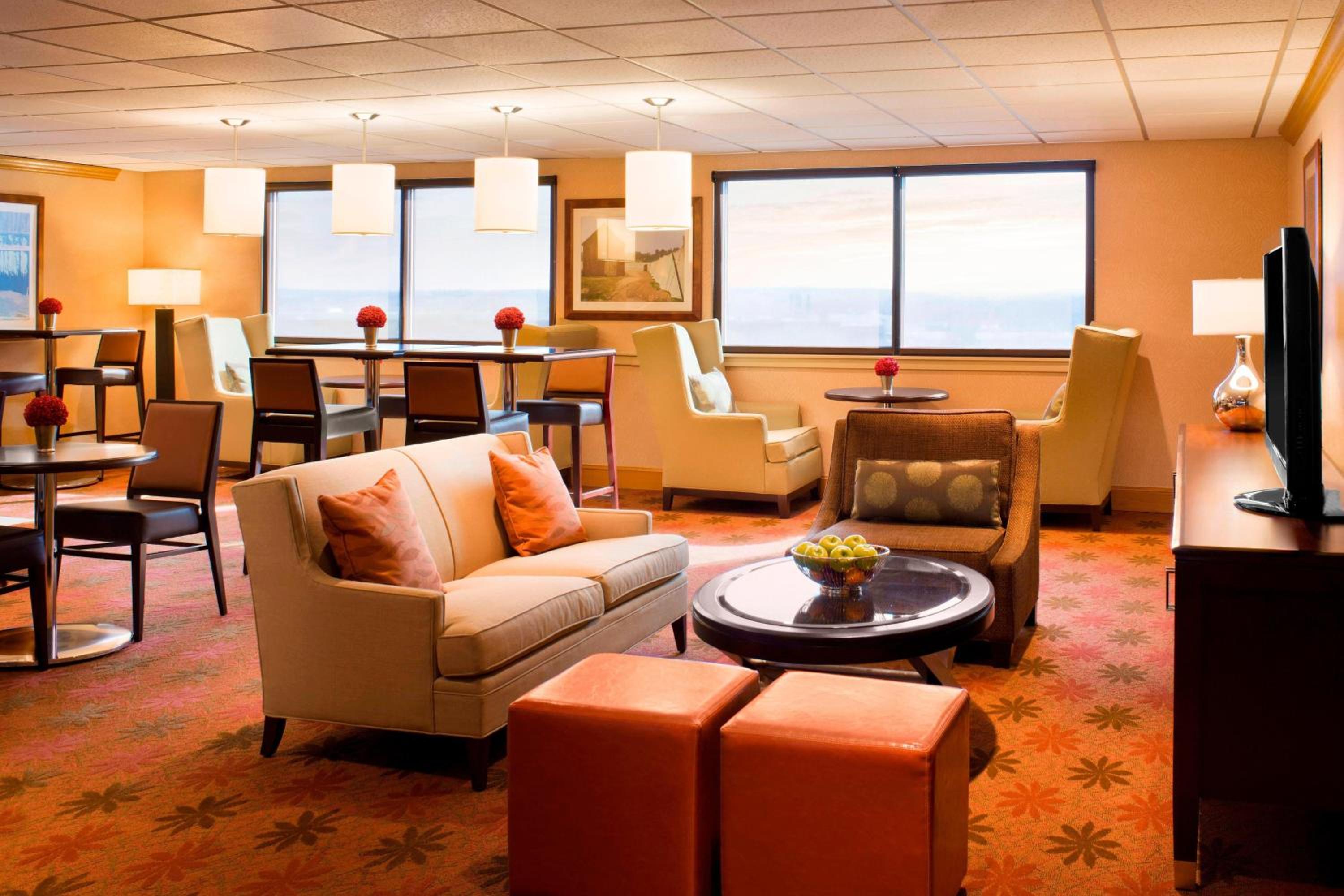 Deluxe King Room - Photo 3