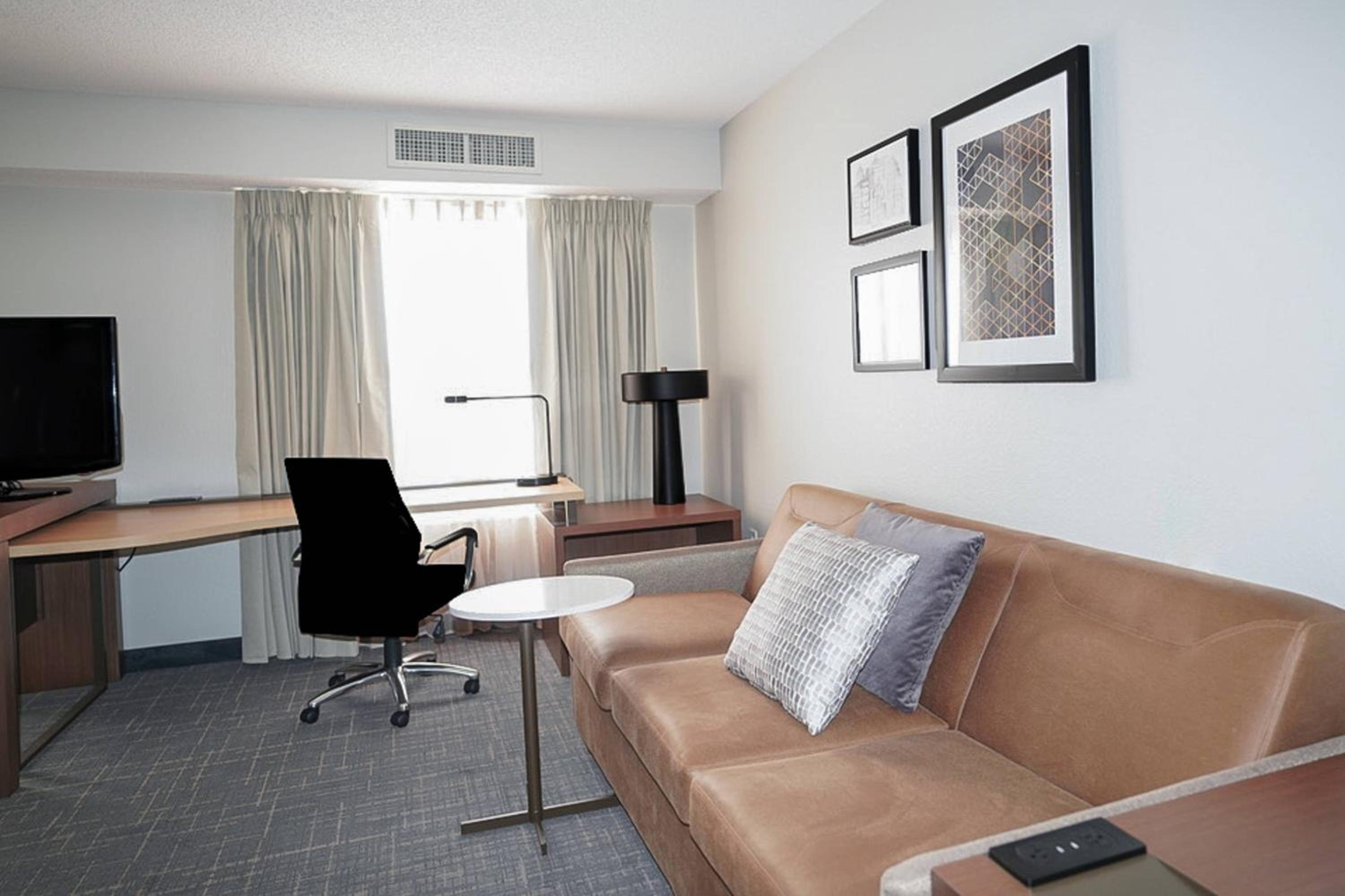 Queen Studio with Sofa Bed photo 2