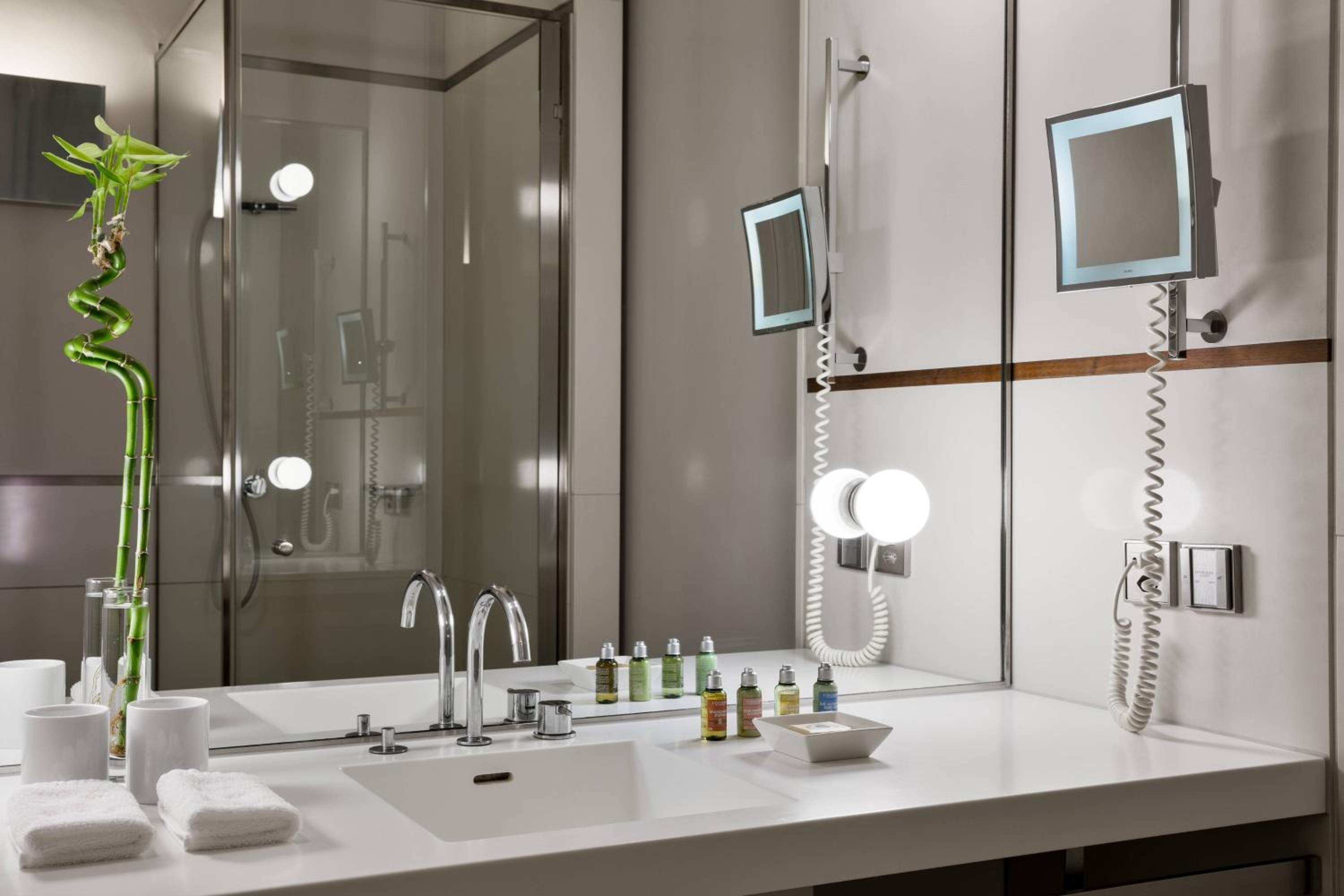 Standard Room with 1 Kingsize-bed, City view - Photo 5