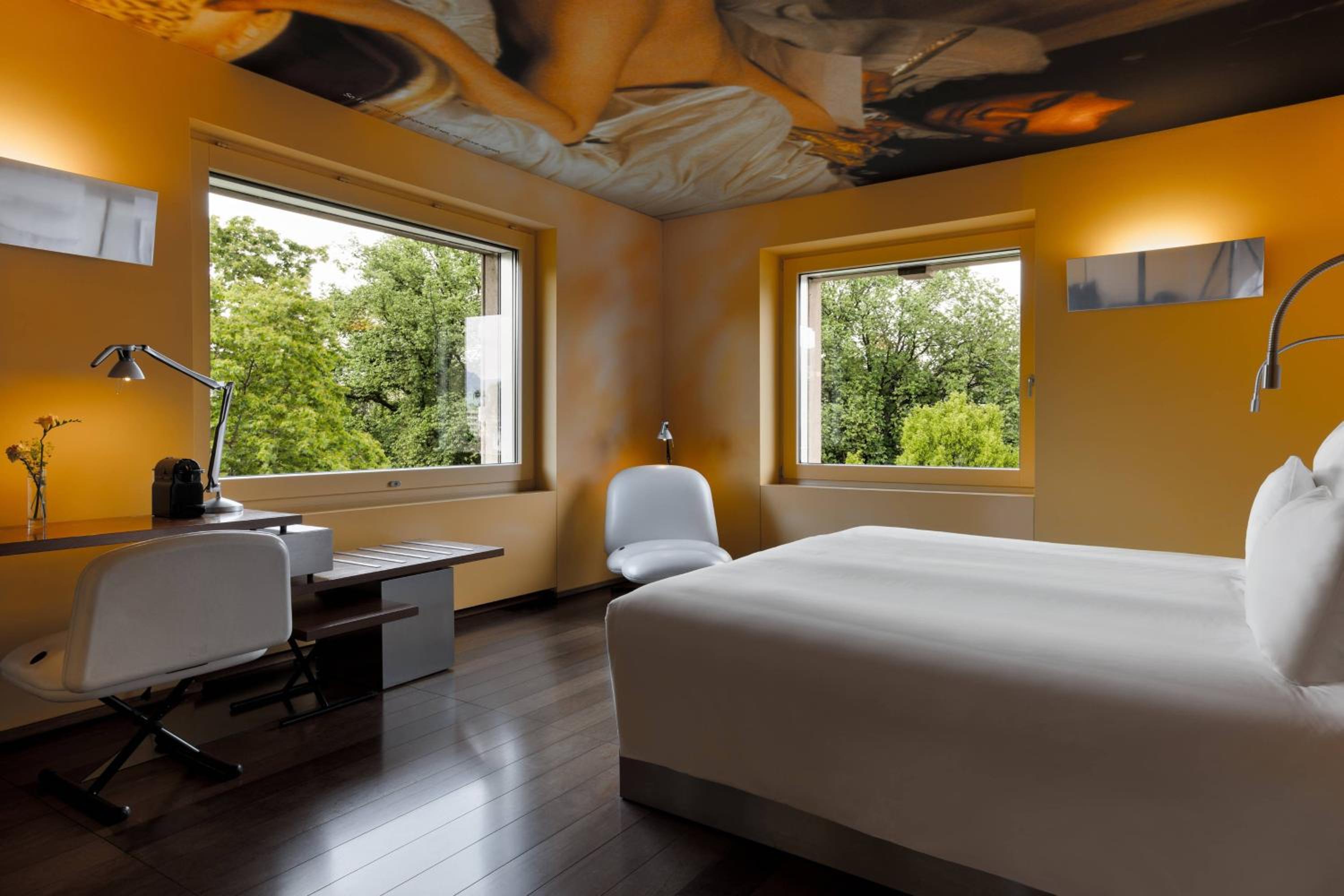Corner Junior Suite with 1 Kingsize-bed, Park view photo 3