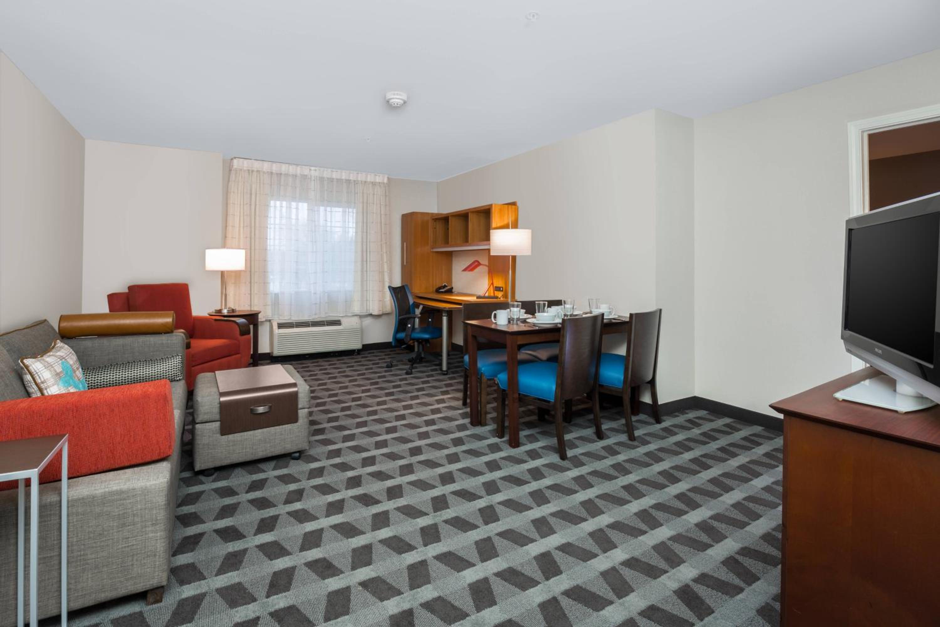 One-Bedroom King Suite - Photo 5