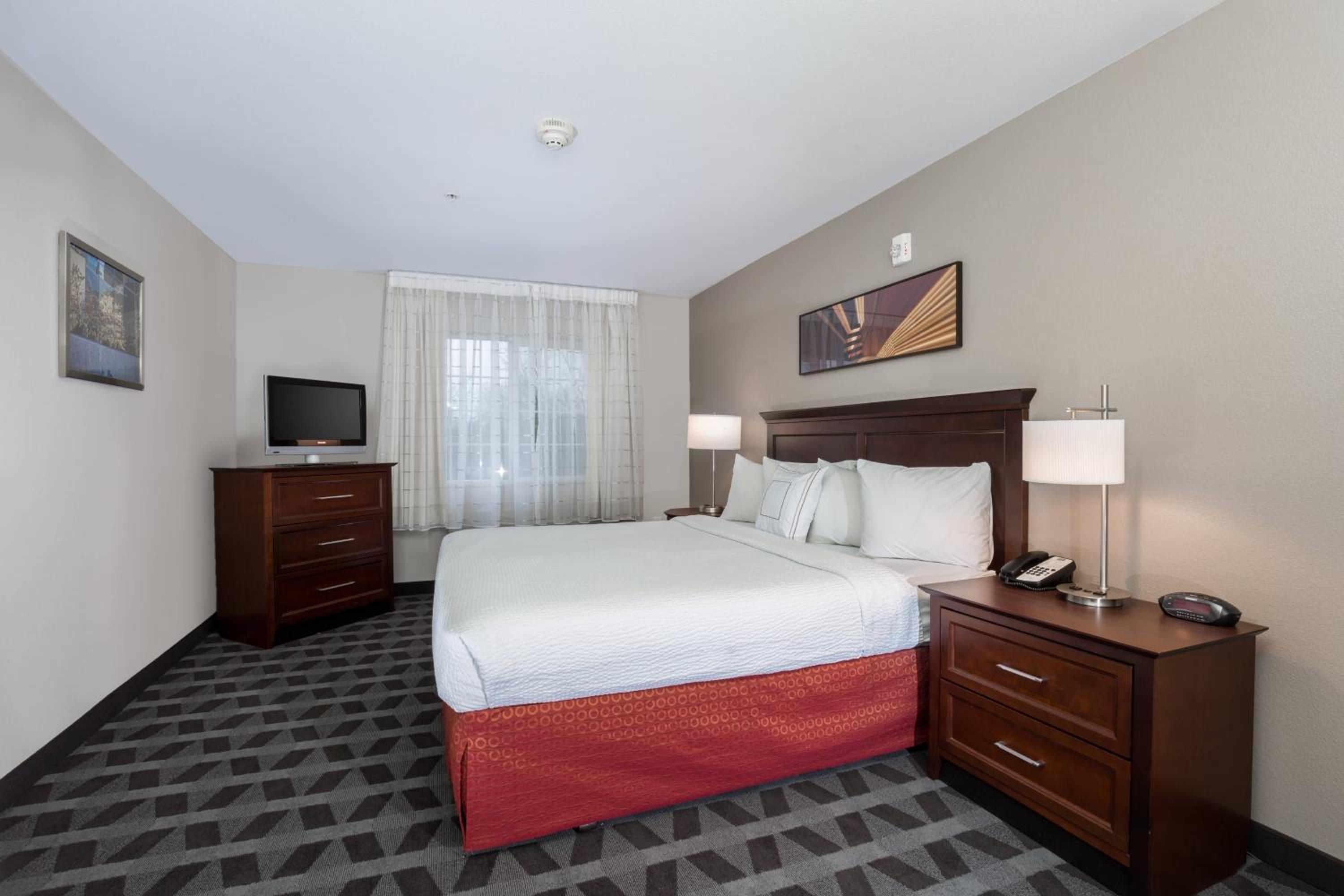 One-Bedroom King Suite - Photo 6