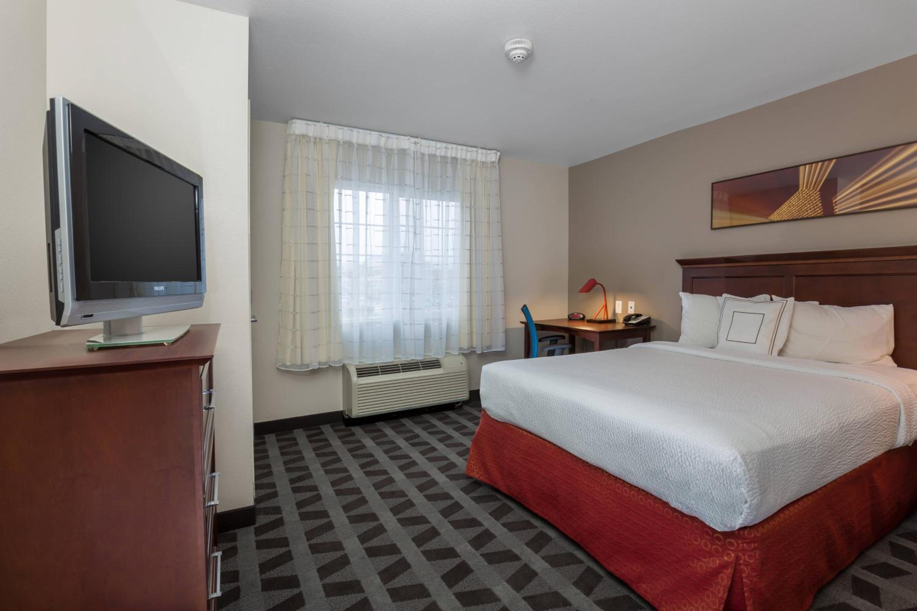 Two-Bedroom Suite - Photo 4