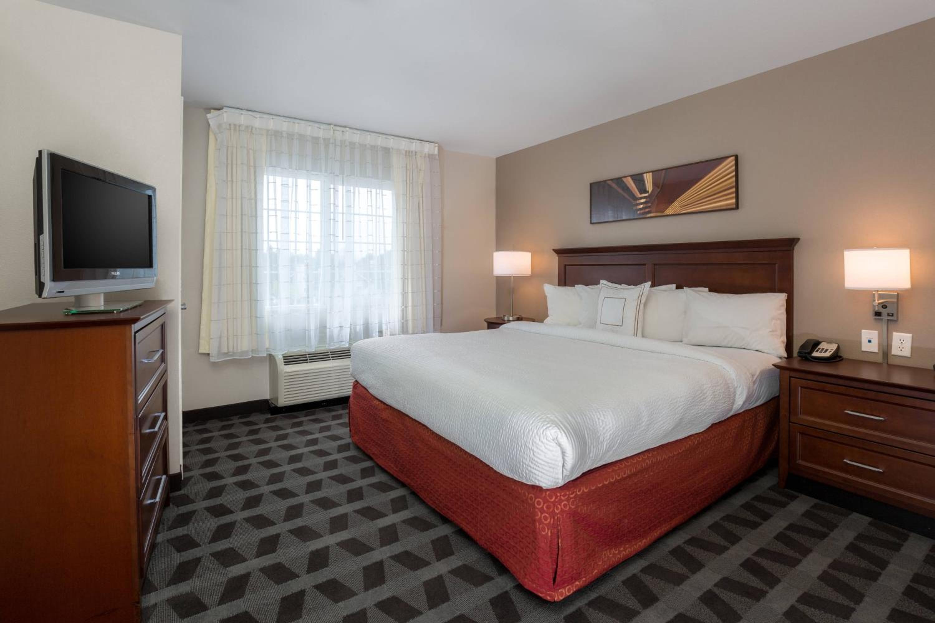 Two-Bedroom Suite - Photo 2