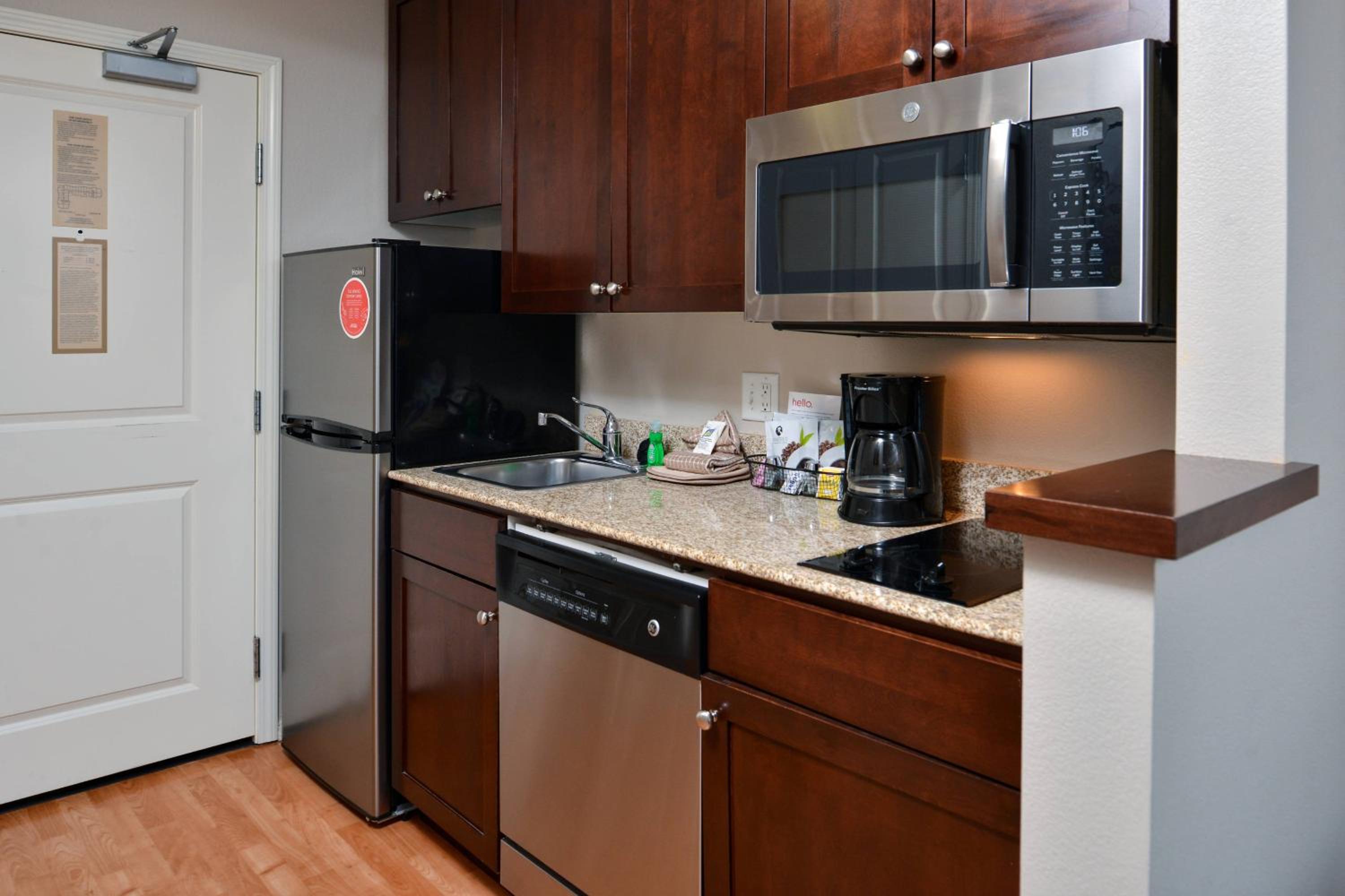 One-Bedroom King Suite - Photo 3