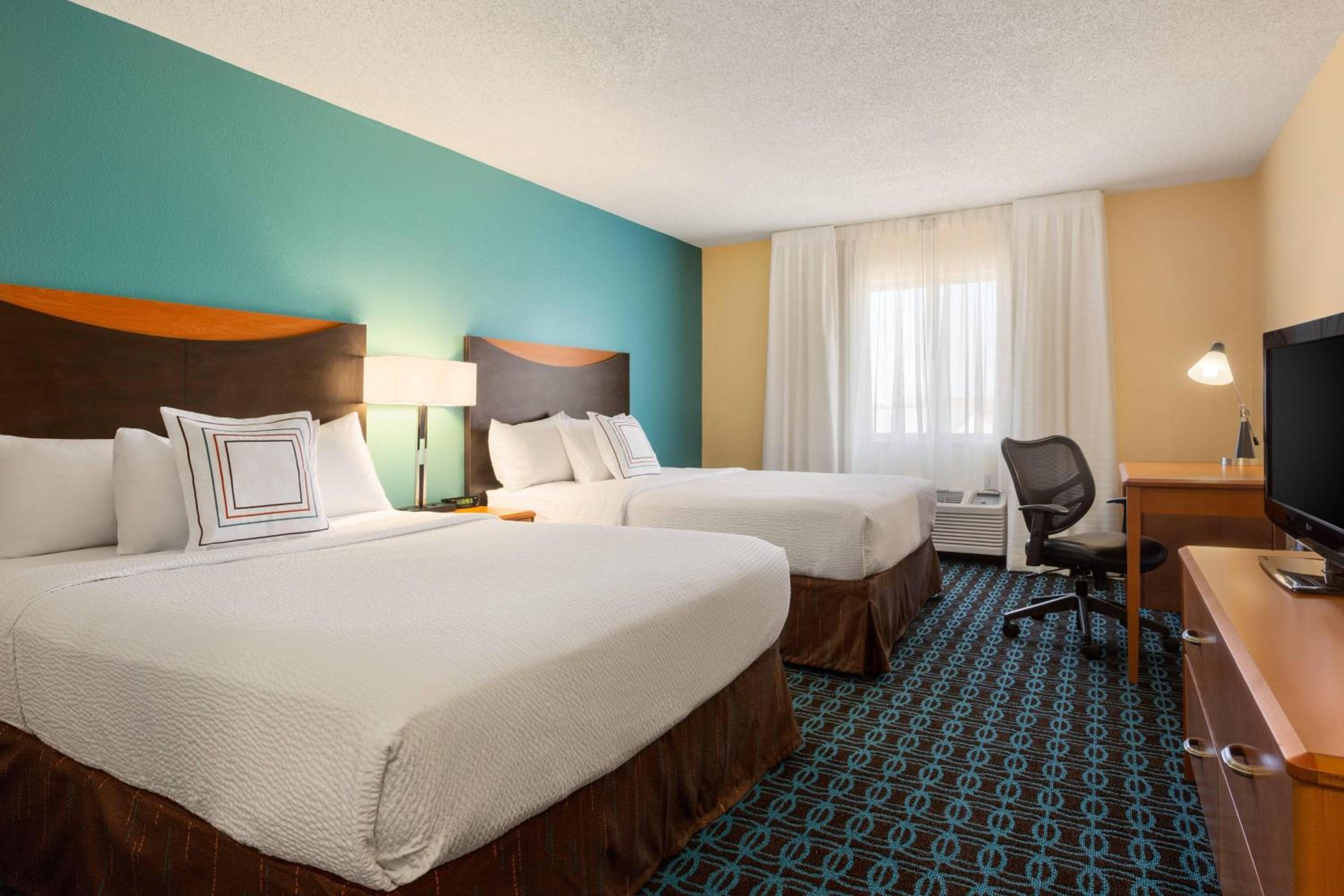 Queen Room with Two Queen Beds - Photo 1