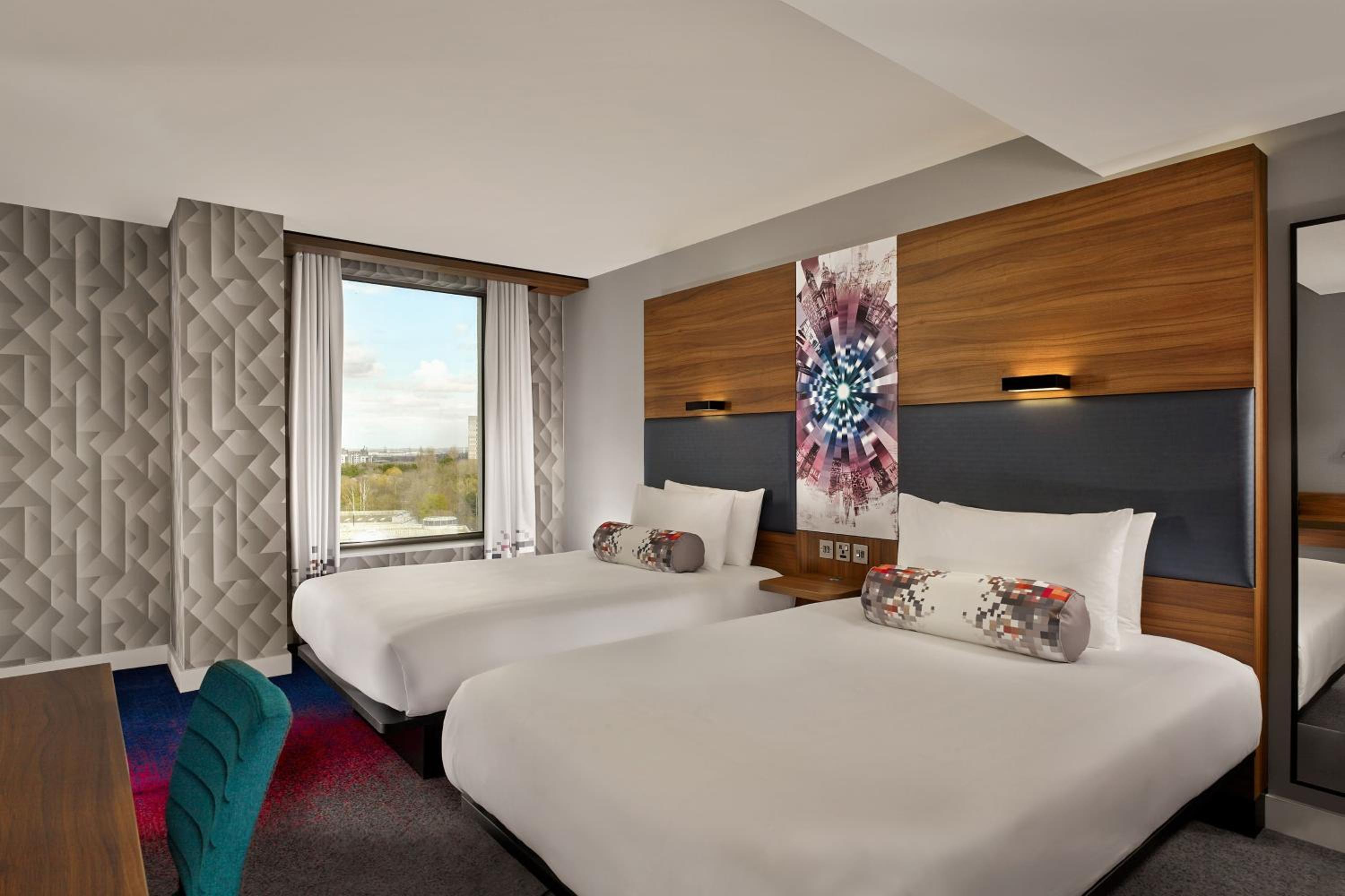 Aloft, Guest room, 2 Twin/Single Bed(s) - Photo 1