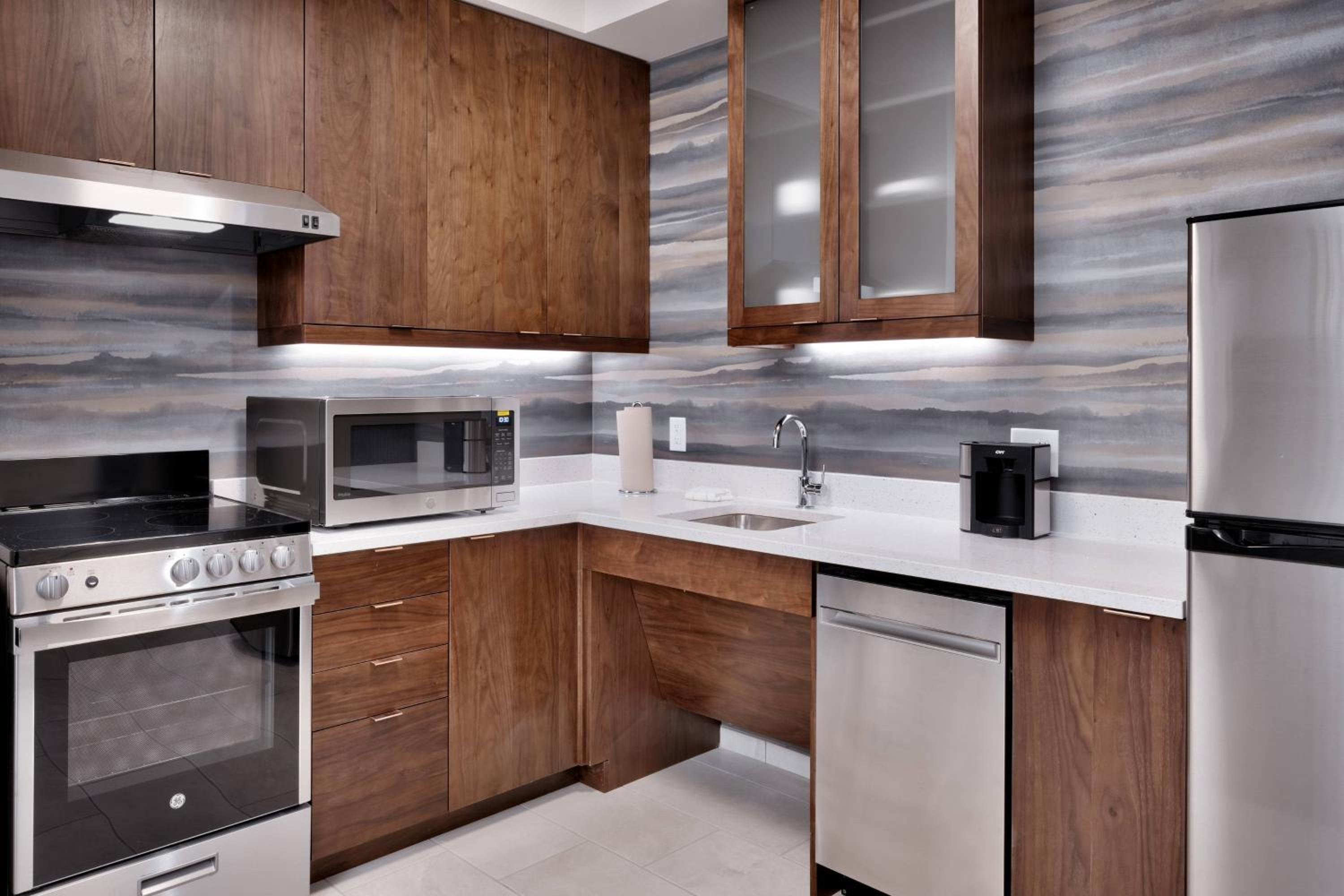 One-Bedroom Suite - Photo 8