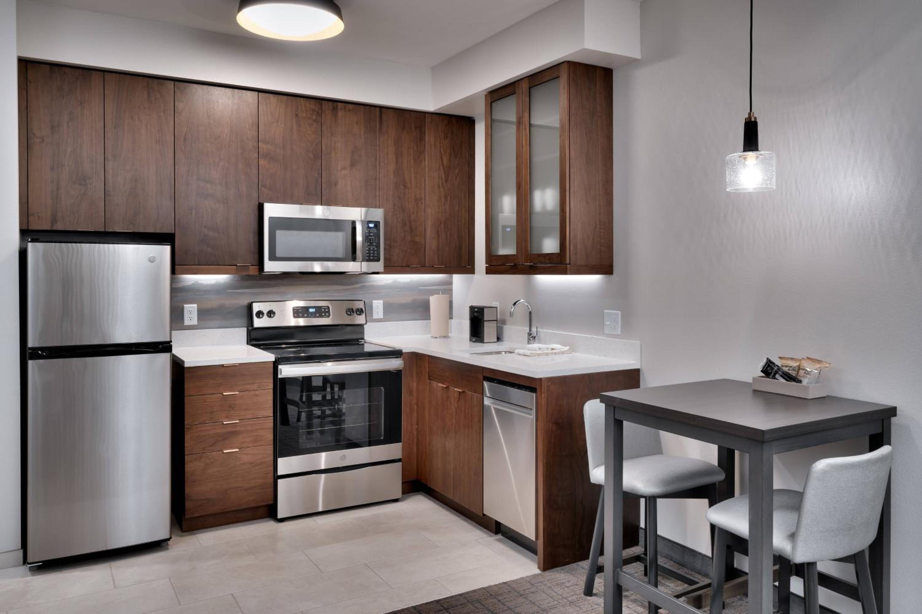 One-Bedroom Suite - Photo 7