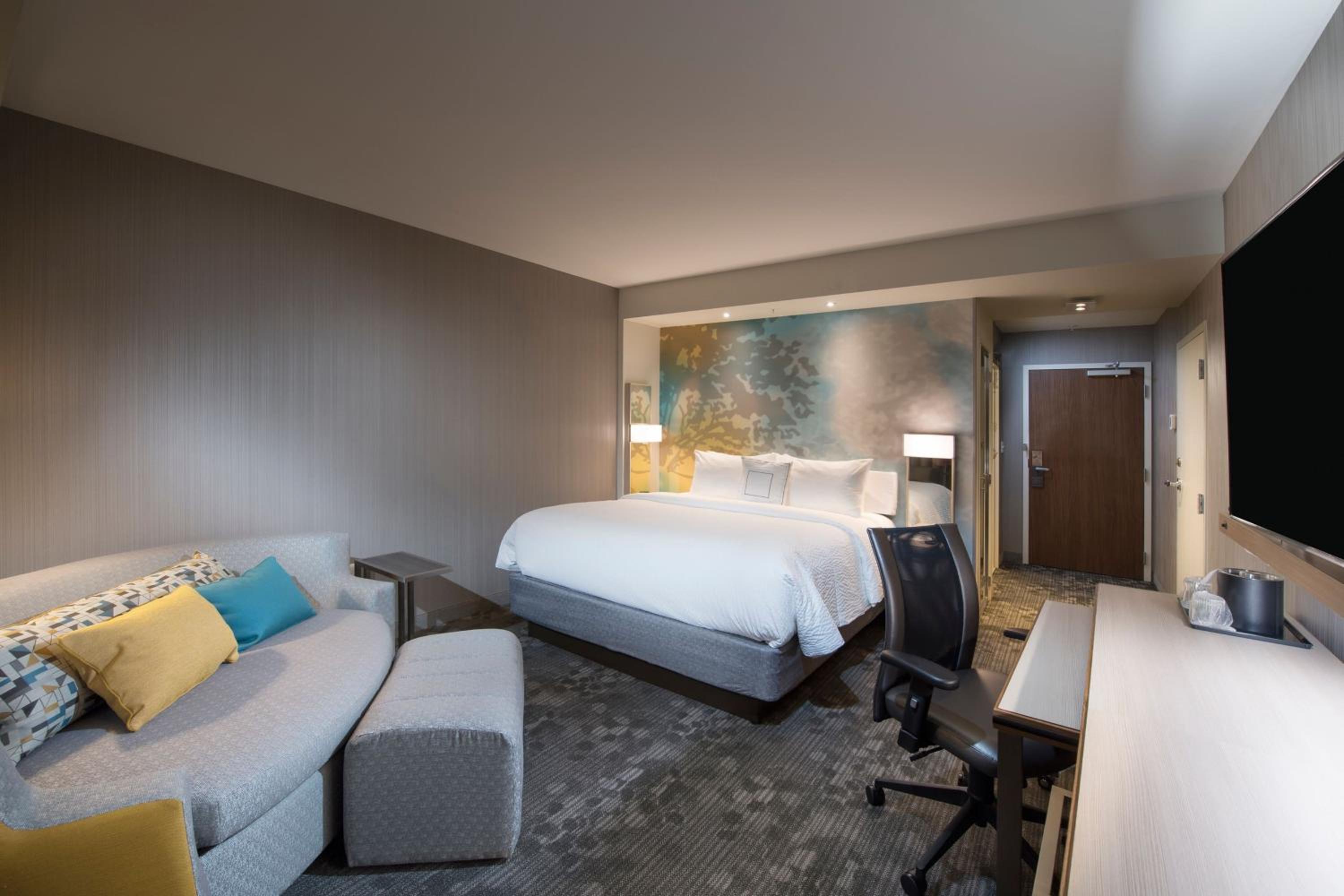 King Room with Sofa Bed - Hearing Accessible photo 1