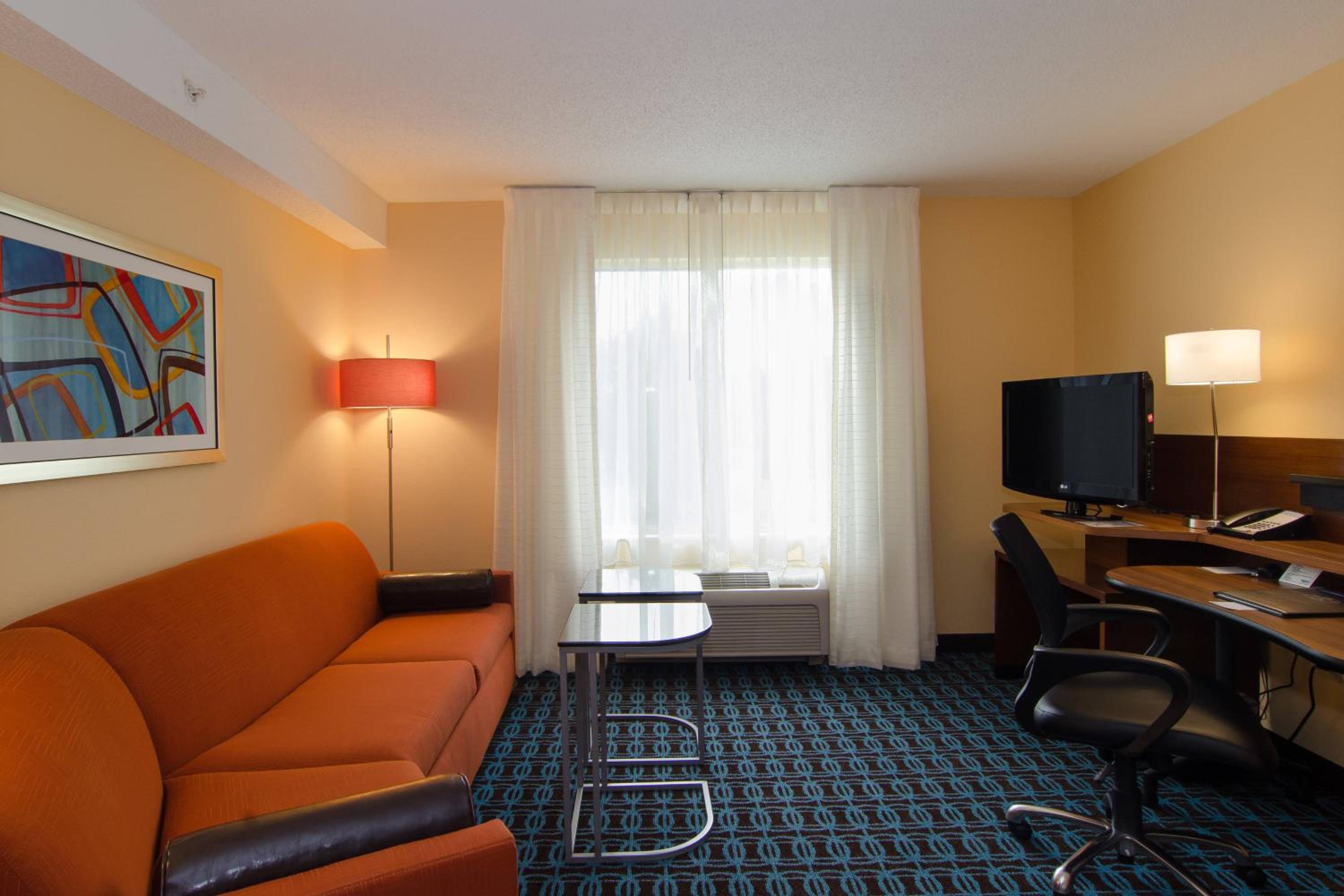 Suite, King, Sofa bed - Photo 4