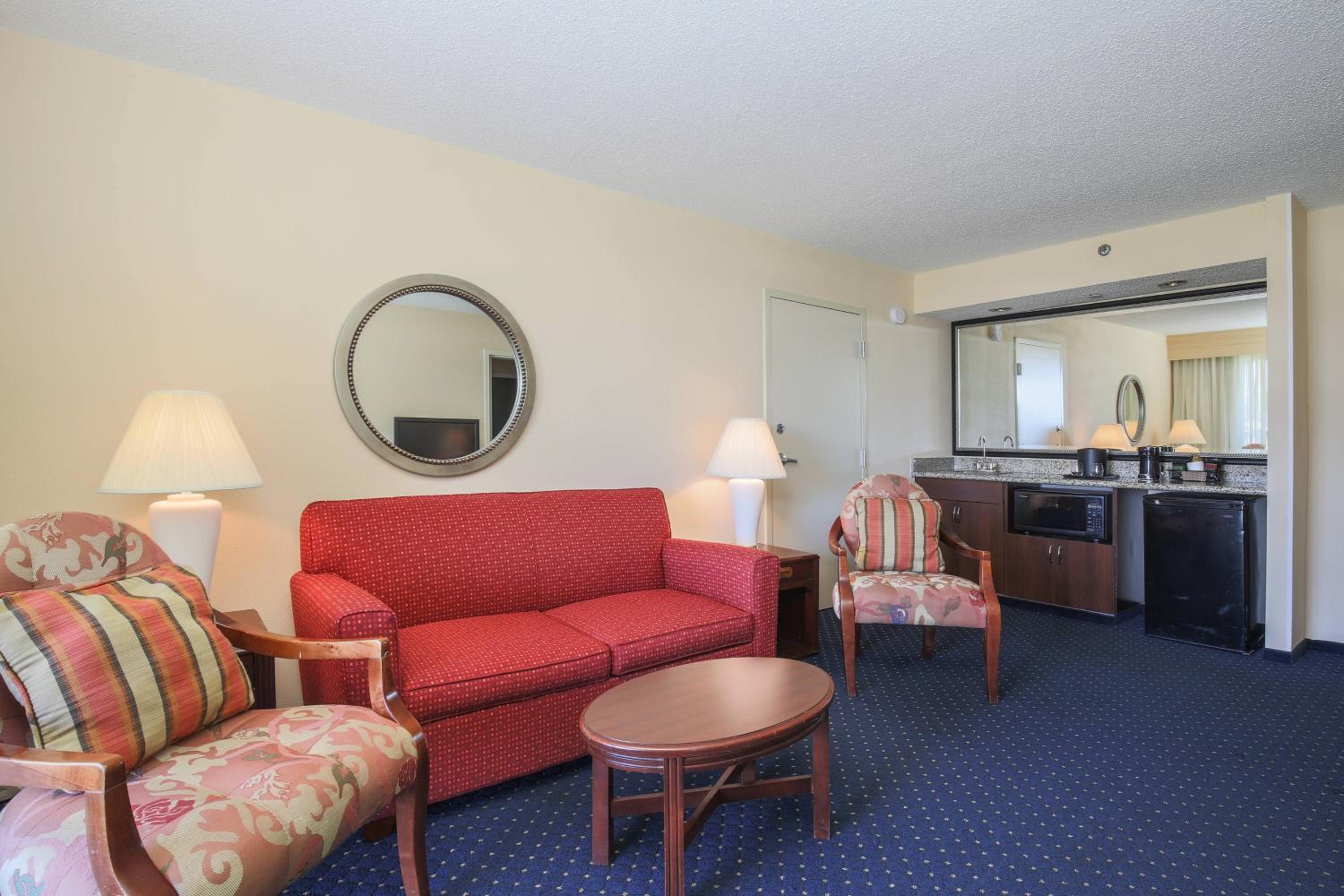 King Suite - Photo 3